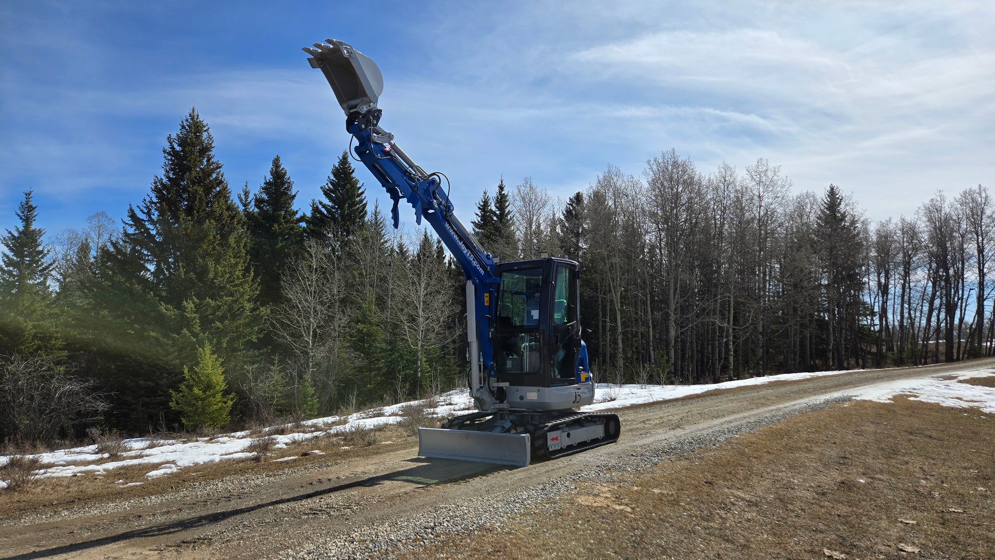 JT5350 3.5 ton mini excavator with Kubota engine lifting bucket high on gravel road Canada compact excavator for digging and construction activity