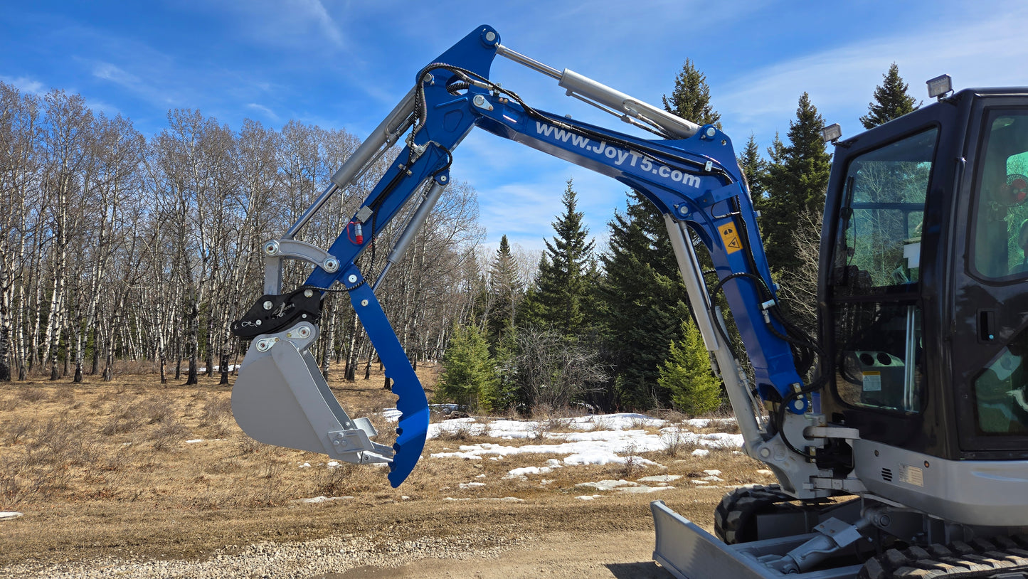 JT5350 3.5 ton mini excavator hydraulic boom and bucket closeup with Kubota engine compact excavator operating in Canada construction site