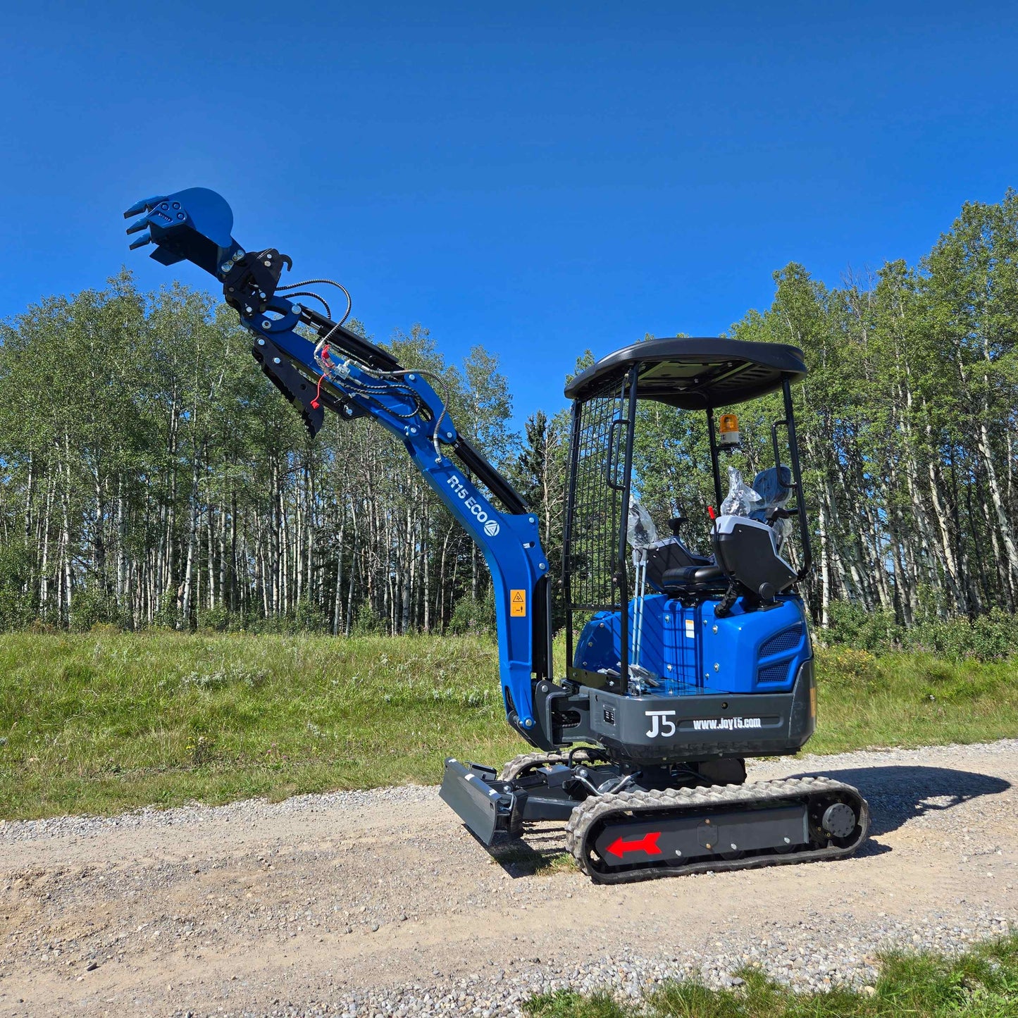 Rippa R15 Mini Excavator for Sale – High-performance compact excavator designed for digging, construction, and landscaping projects with durable tracks.