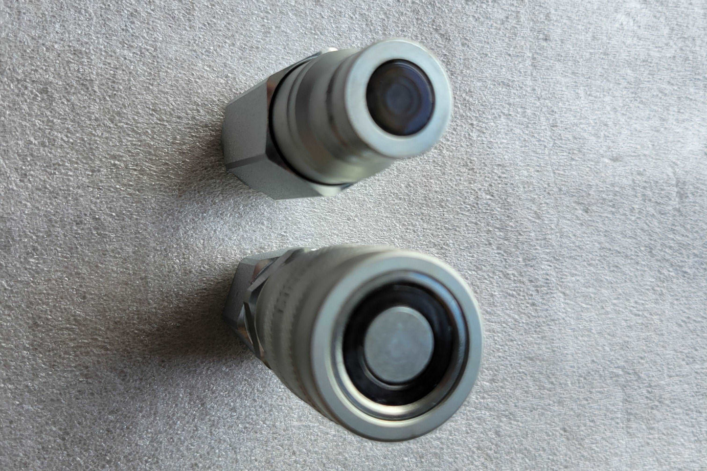 Hydraulic flat face quick coupler 3/8 NPT stainless steel front view for skid steers, excavators, and loaders. ISO16028 compatible hydraulic quick connect fittings, leak-free design, Parker and Stucchi interchangeable, available in Canada.