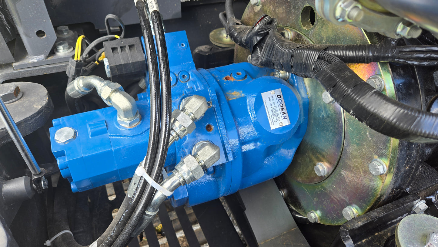 Hydraulic pump unit and hose connection of JT5600 6 ton mini excavator with Yanmar diesel engine for sale in Canada, efficient compact excavator for construction projects