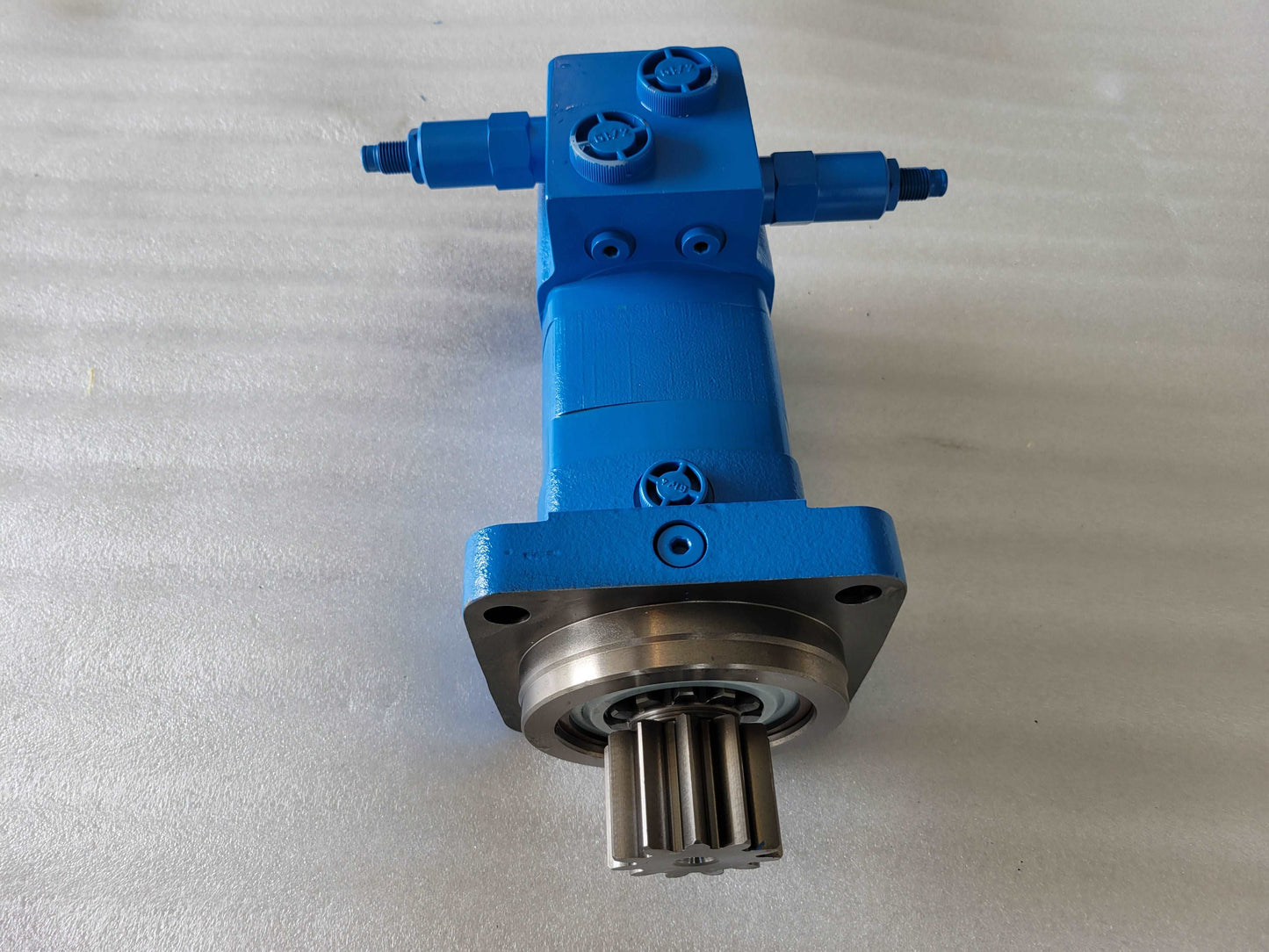 OEM hydraulic motor for excavator and loader by JoyT5 – heavy-duty power component for construction equipment and skid steer machinery. Reliable replacement part available in Calgary, Canada.