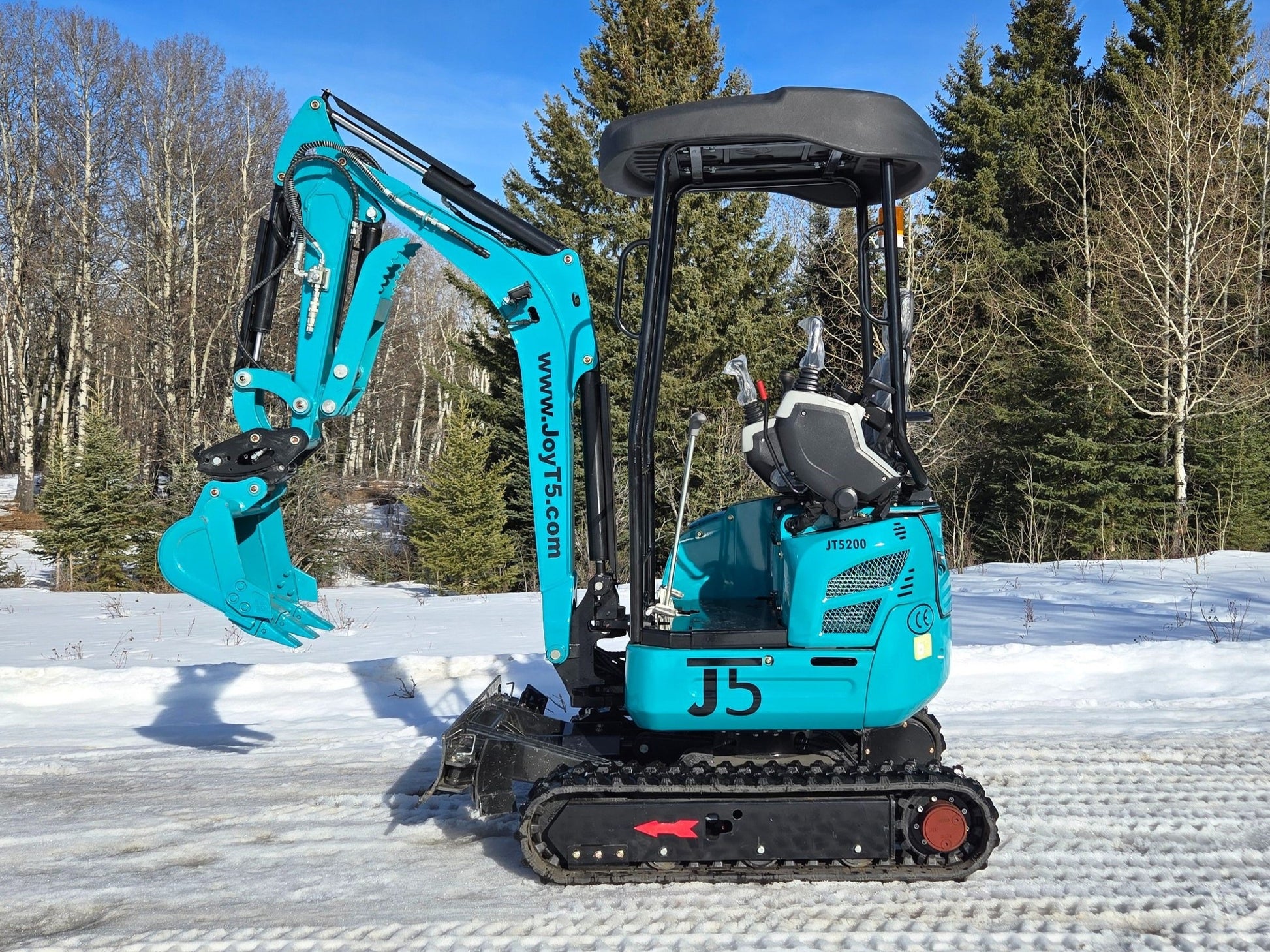JT5200 2 ton mini excavator with Kubota engine zero tail swing compact design and hydraulic thumb operating on snow covered ground in Canada