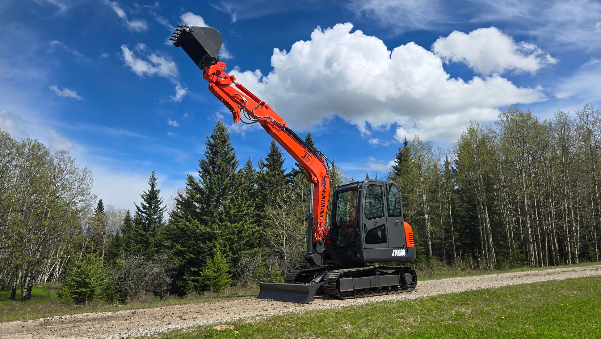 JT5600 6 Ton Compact Excavator by JoyT5 with Yanmar engine, hydraulic quick hitch and high reach digging arm fully extended