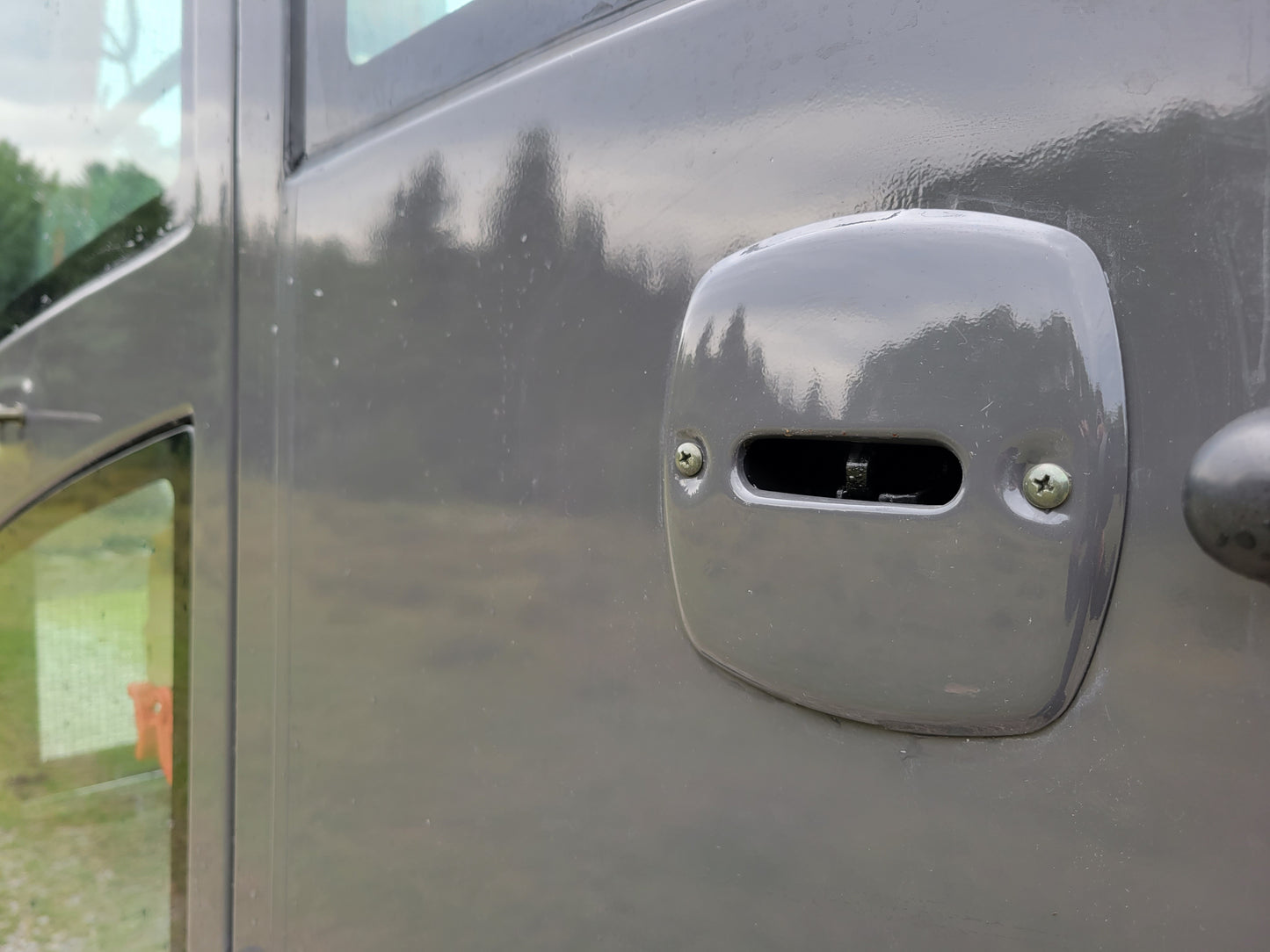 JT5600 6 Ton Mini Excavator JoyT5 exterior cabin door handle close-up