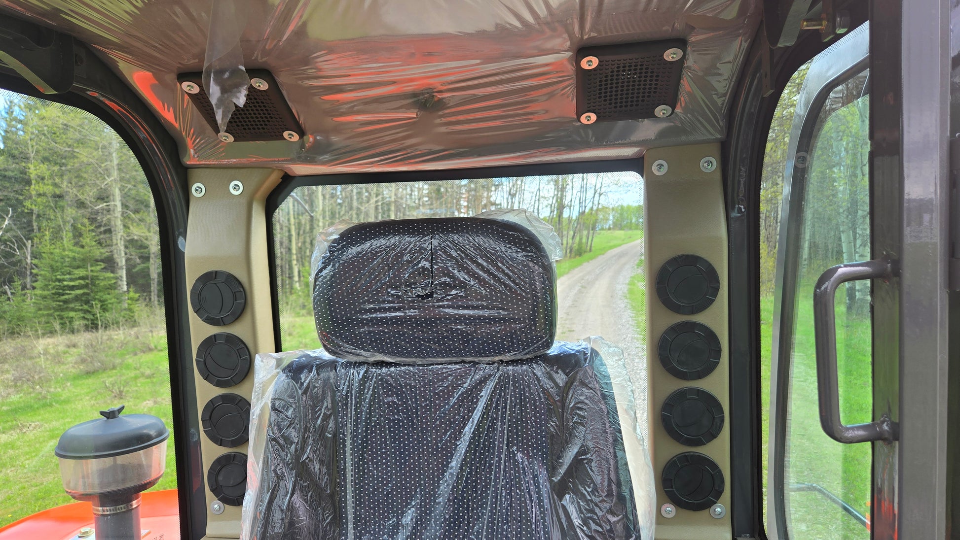 Operator cabin rear view with air conditioning vents and seat of JT5600 6 ton mini excavator with Yanmar diesel engine for sale in Canada, compact excavator with comfort cabin