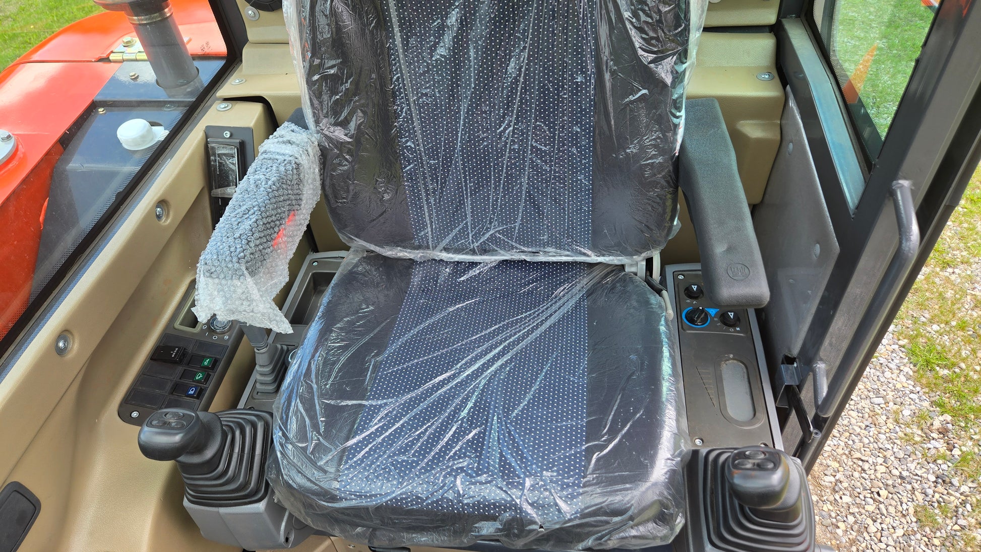 Operator seat and dual joystick controls inside JT5600 6 ton mini excavator with Yanmar diesel engine for sale in Canada, comfortable compact excavator interior for construction