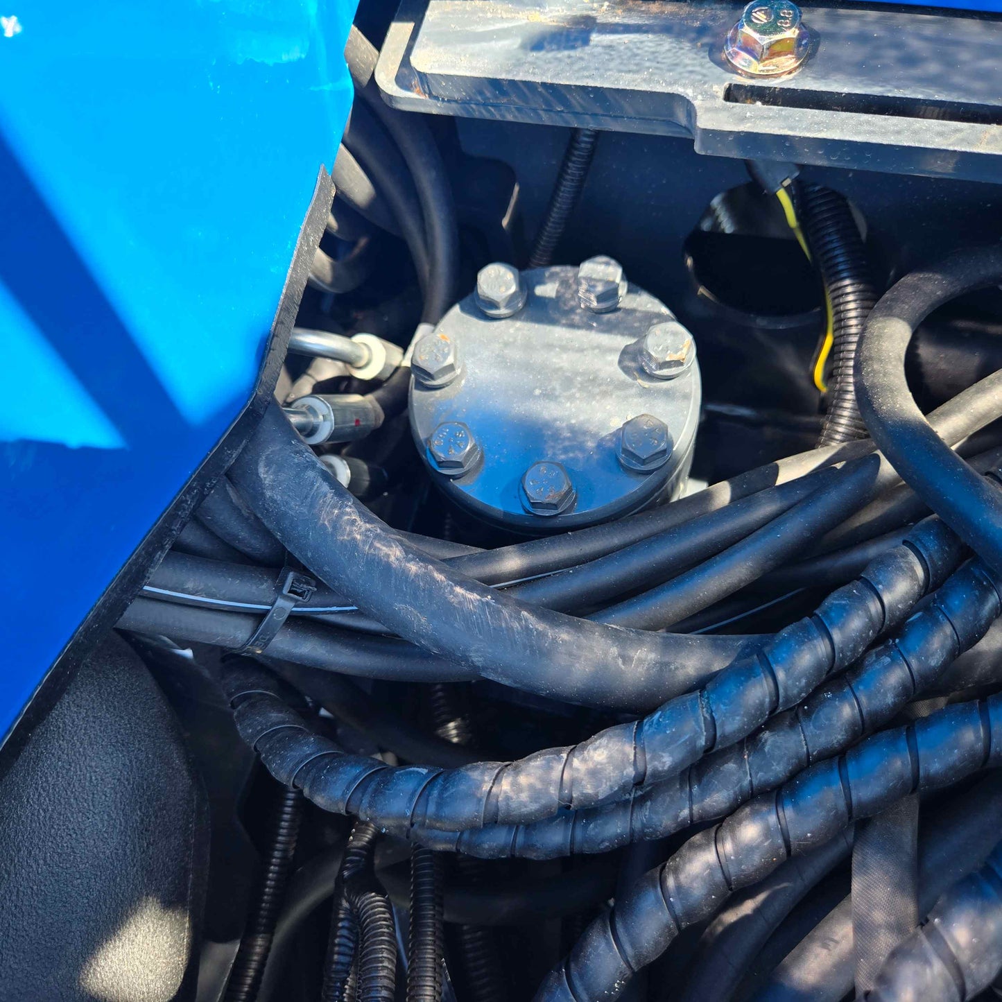 Hydraulic control block and hose connections on the Rippa R15 Mini Excavator for reliable performance and durability.