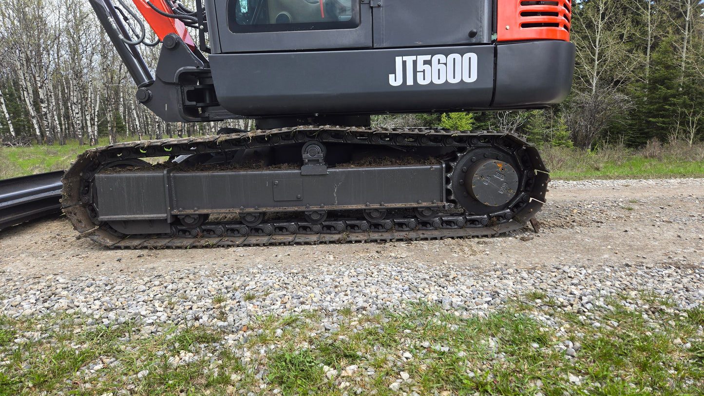 Track undercarriage and drive system of JT5600 6 ton mini excavator with Yanmar diesel engine for sale in Canada, durable compact excavator for construction and site grading