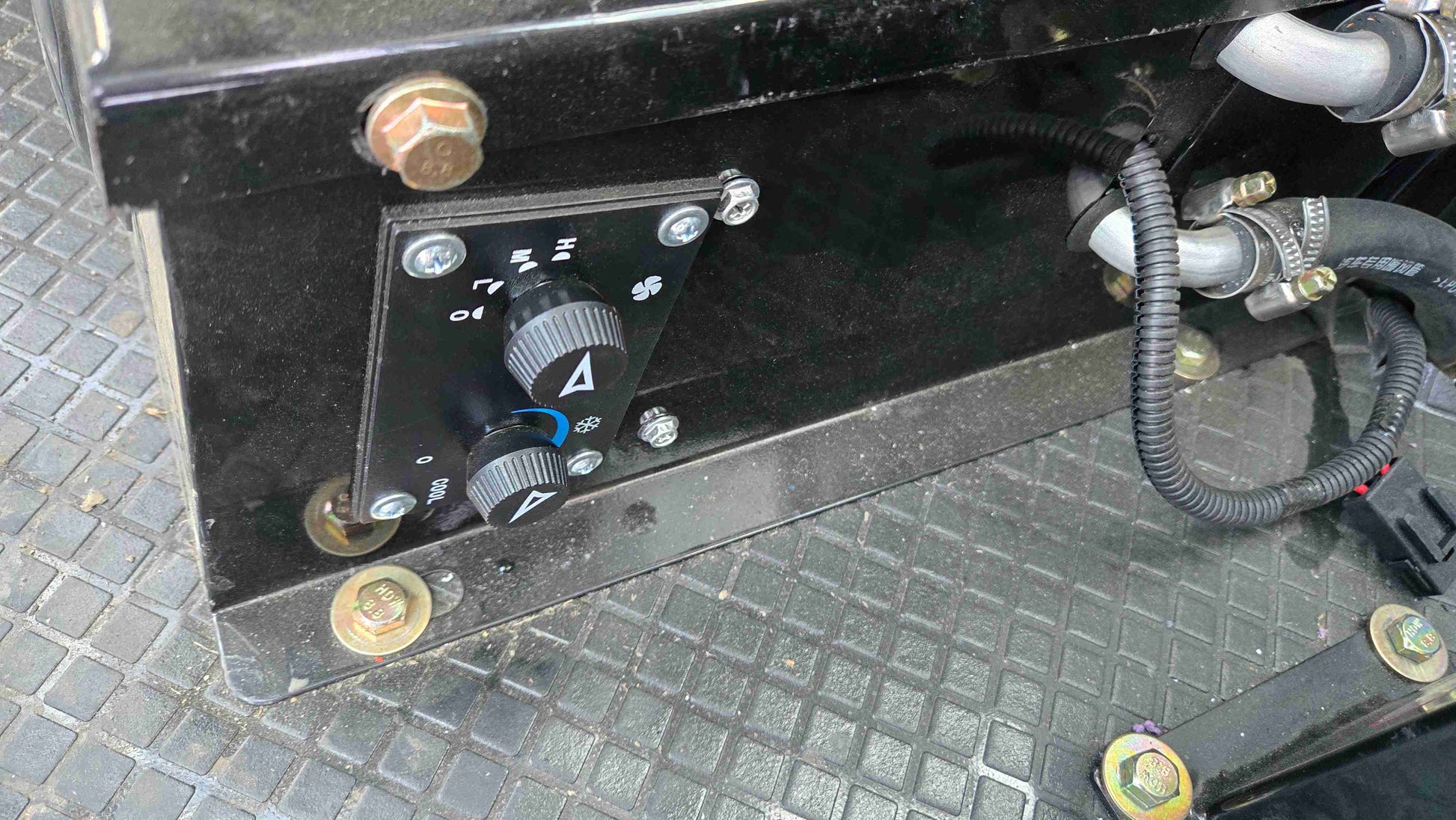 interior control panel of 1.5 ton compact wheel loader showing heater and ventilation adjustment knobs inside the cabin in Canada

