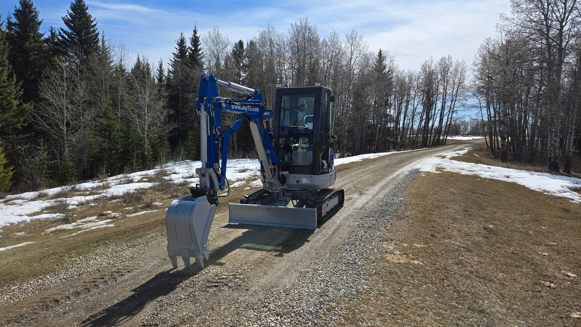 JT5350 3.5 ton mini excavator with Kubota engine operating on gravel road Canada compact excavator for roadwork earthmoving and construction use

