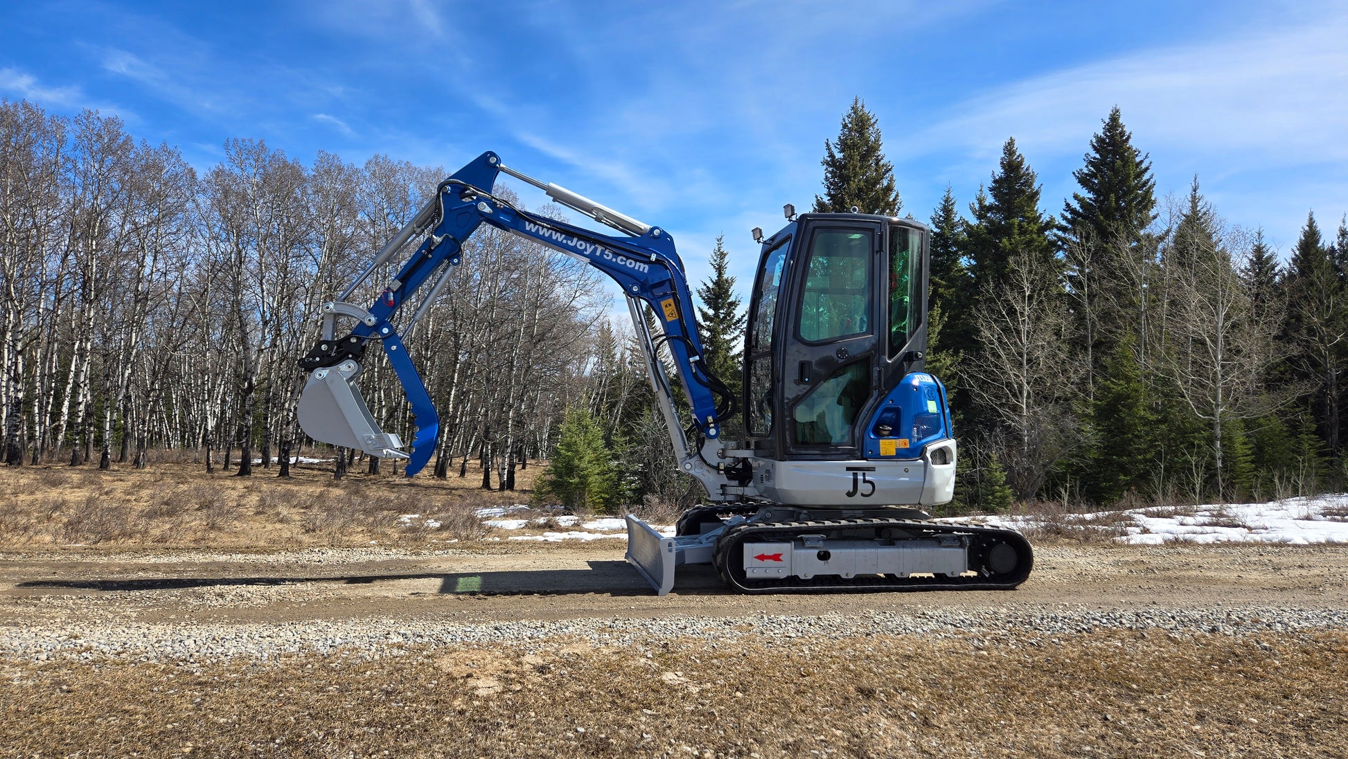 JT5350 3.5 ton mini excavator with Kubota engine working on gravel road Canada compact excavator for construction and earthmoving operations

