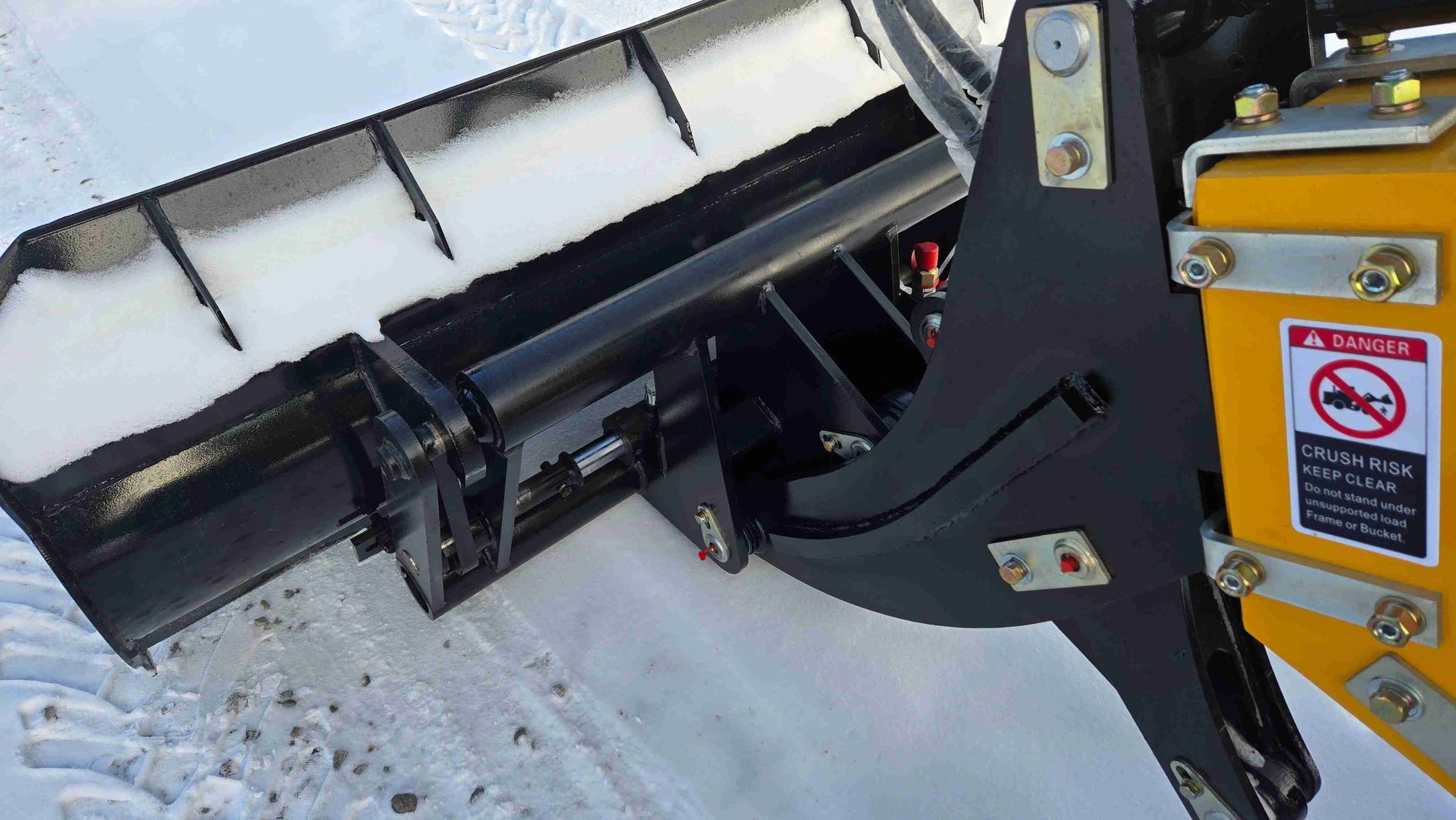 Close-up view of JT5WL1500 wheel loader bucket attachment with hydraulic cylinders and safety warning.