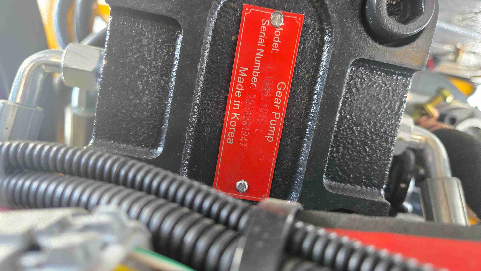 High-performance hydraulic gear pump of JT5WL1500 wheel loader, made in Korea for reliable and efficient operation.