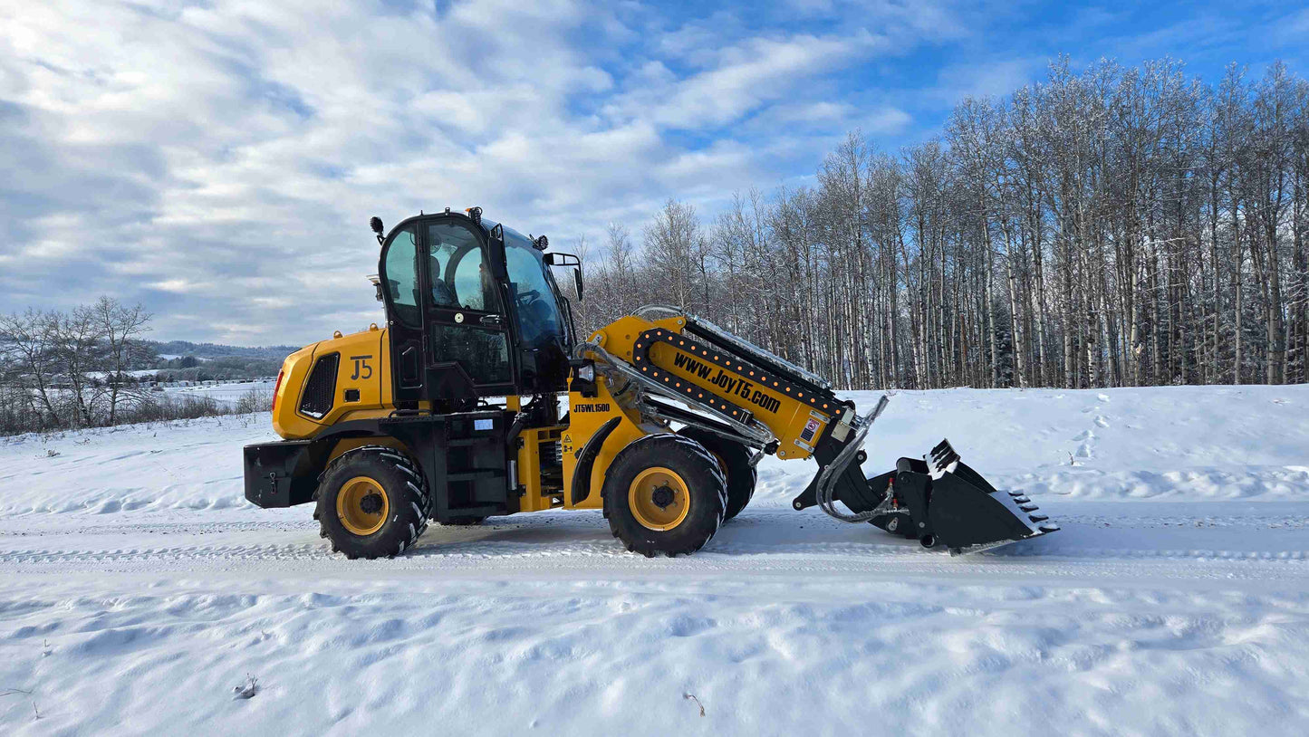 JT5WL1500 wheel loader side view with lowered tilted bucket on snowy ground.