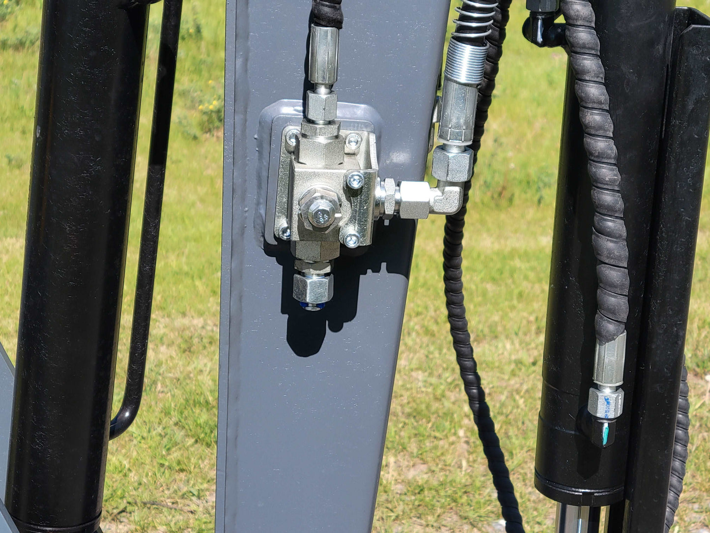 JoyT5 JT5200 mini excavator hydraulic valve and hose connections close-up for reliable fluid control and smooth operation.
