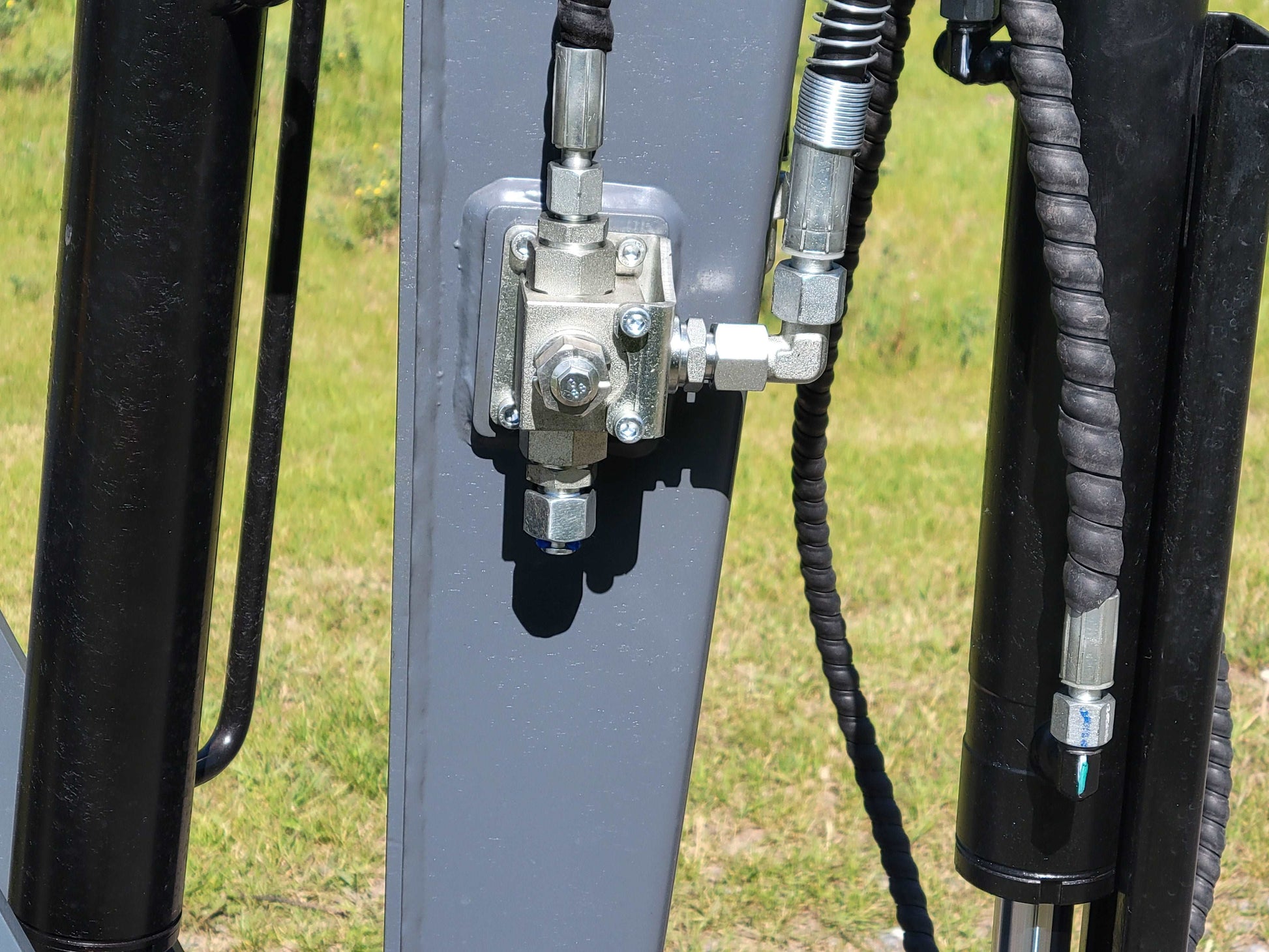 JoyT5 JT5200 mini excavator hydraulic valve and hose connections close-up for reliable fluid control and smooth operation.
