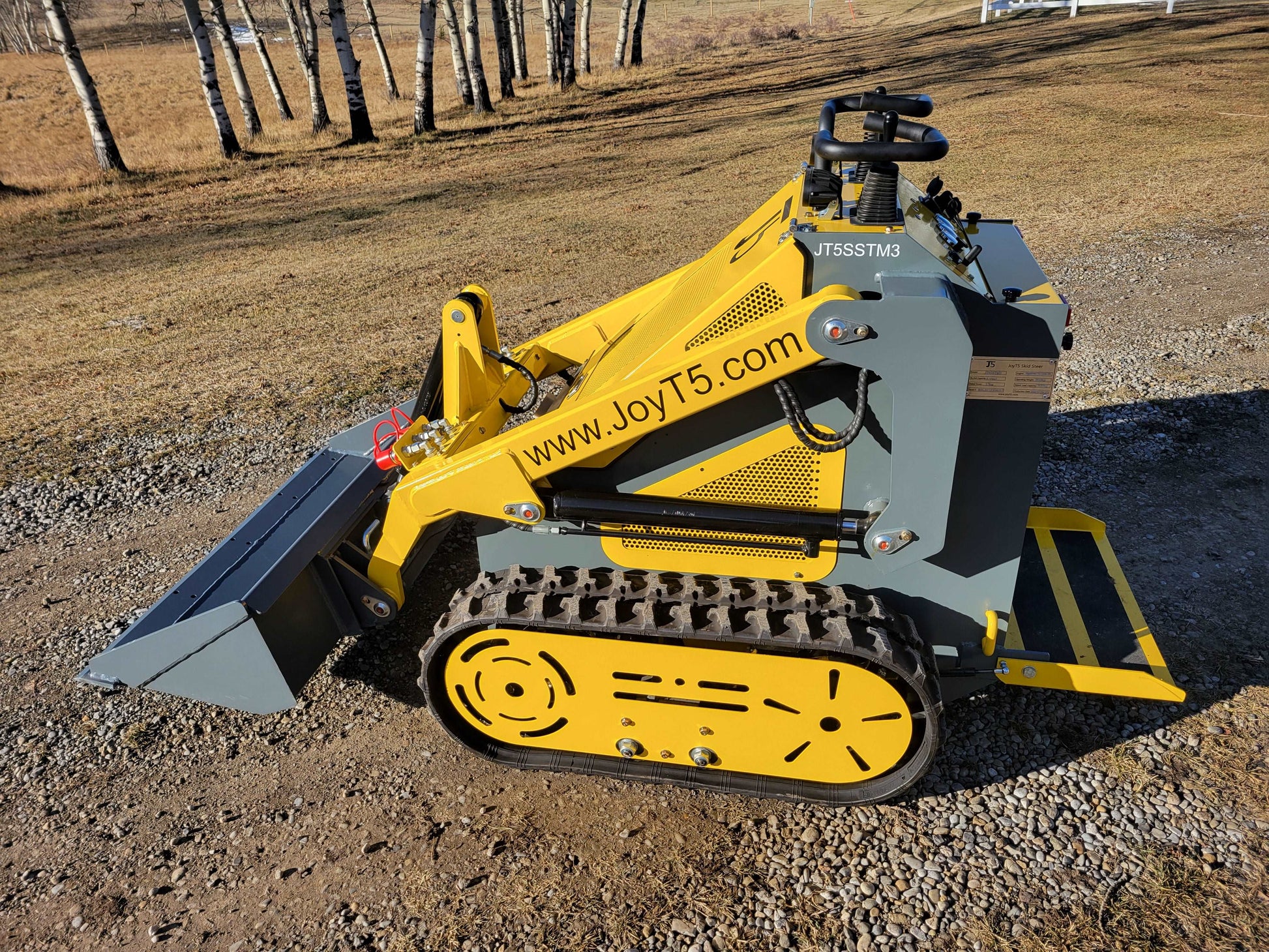 Compact tracked mini skid steer 23 HP loader for construction landscaping and farming use in Canada

