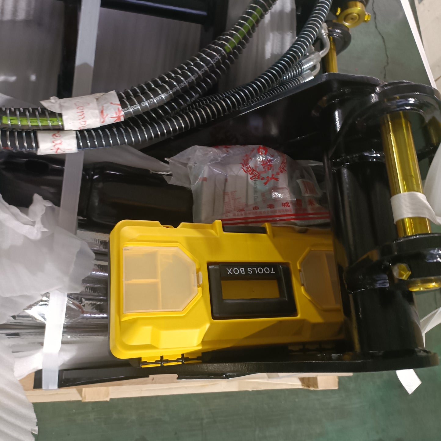 Custom excavator attachment kit made in Canada including hydraulic hoses quick coupling parts and maintenance tool box for construction equipment