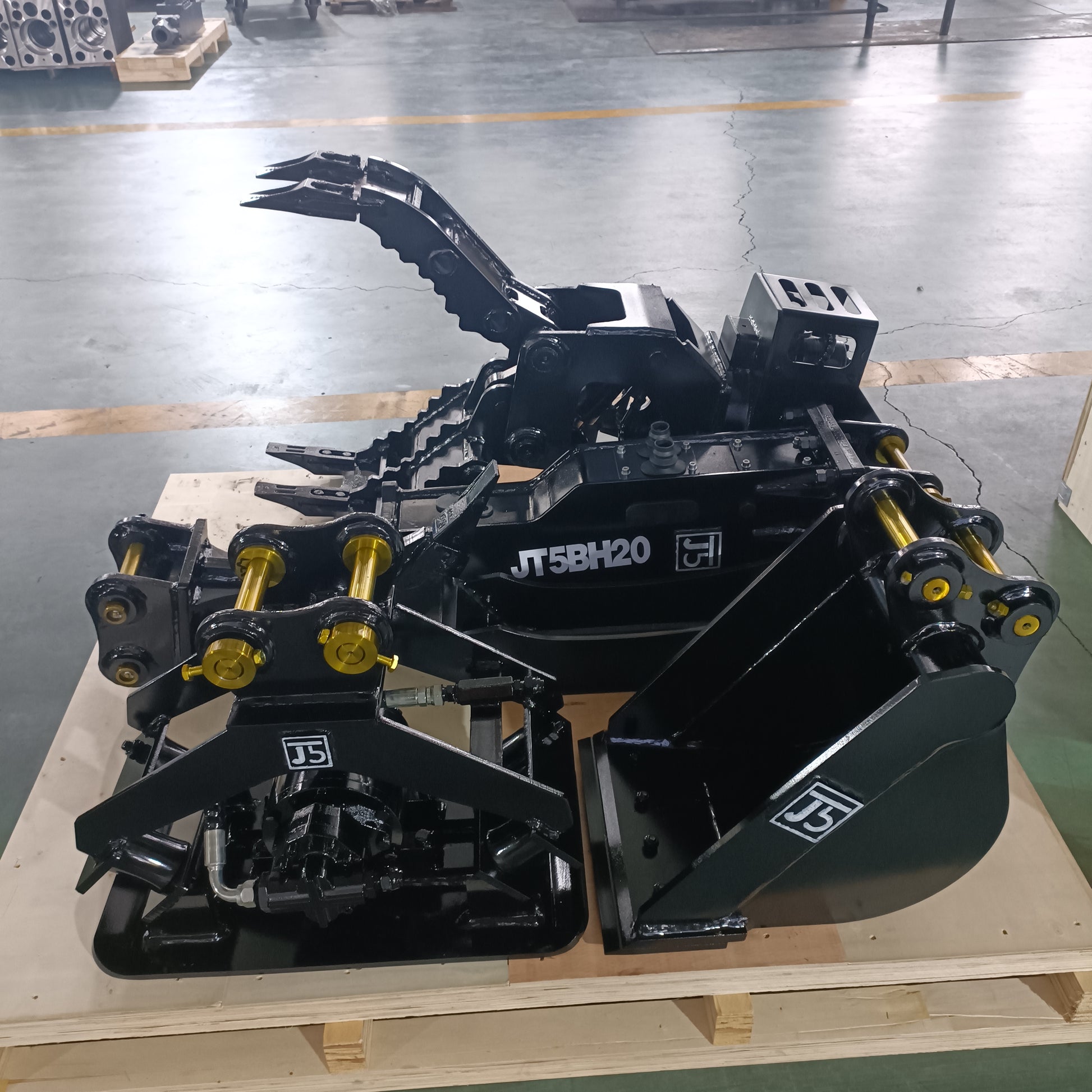 custom excavator attachments made in Canada including buckets hydraulic thumb and grapple heavy duty construction tools for mini and large excavators