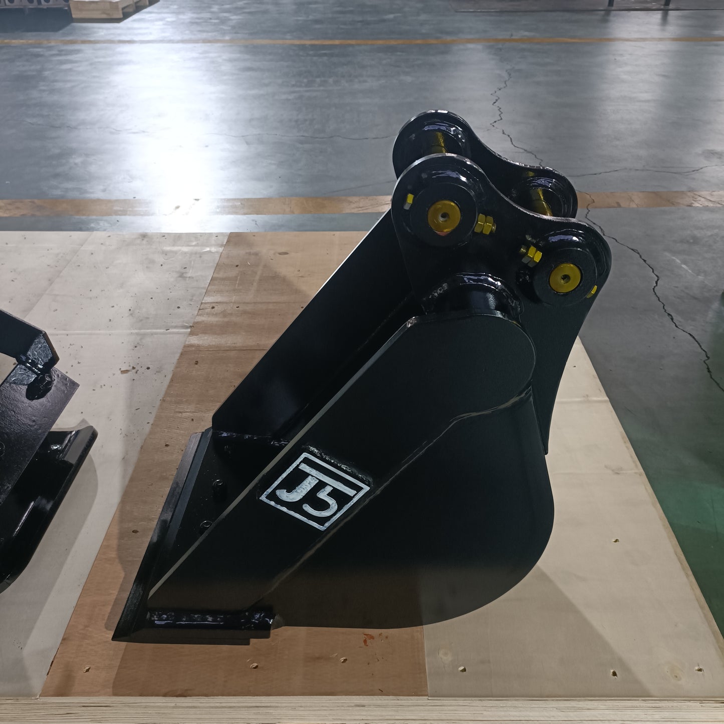 custom excavator bucket attachment made in Canada heavy duty construction equipment for digging grading and material handling

