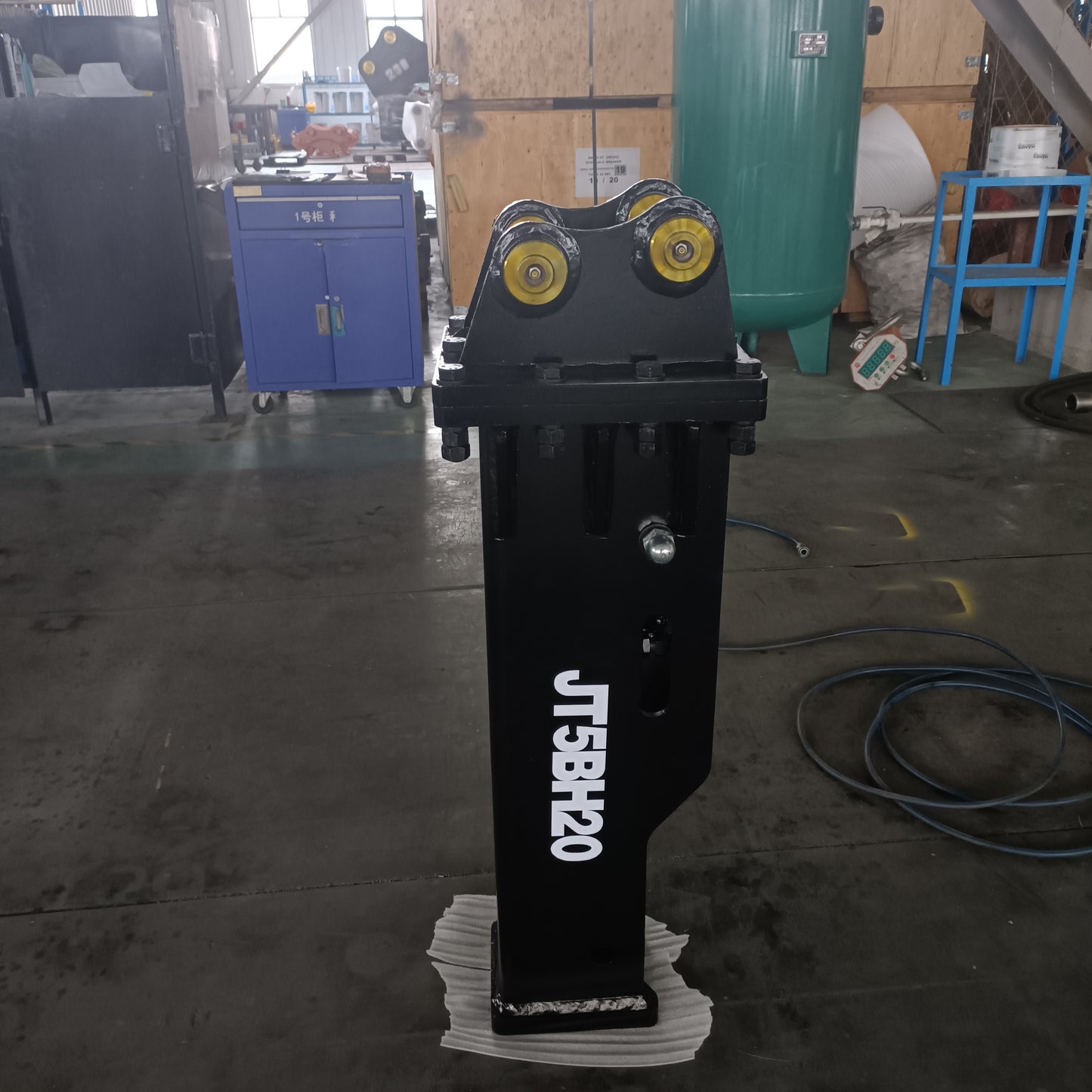 custom excavator hydraulic breaker hammer attachment made in Canada heavy duty construction equipment tool for demolition and rock breaking

