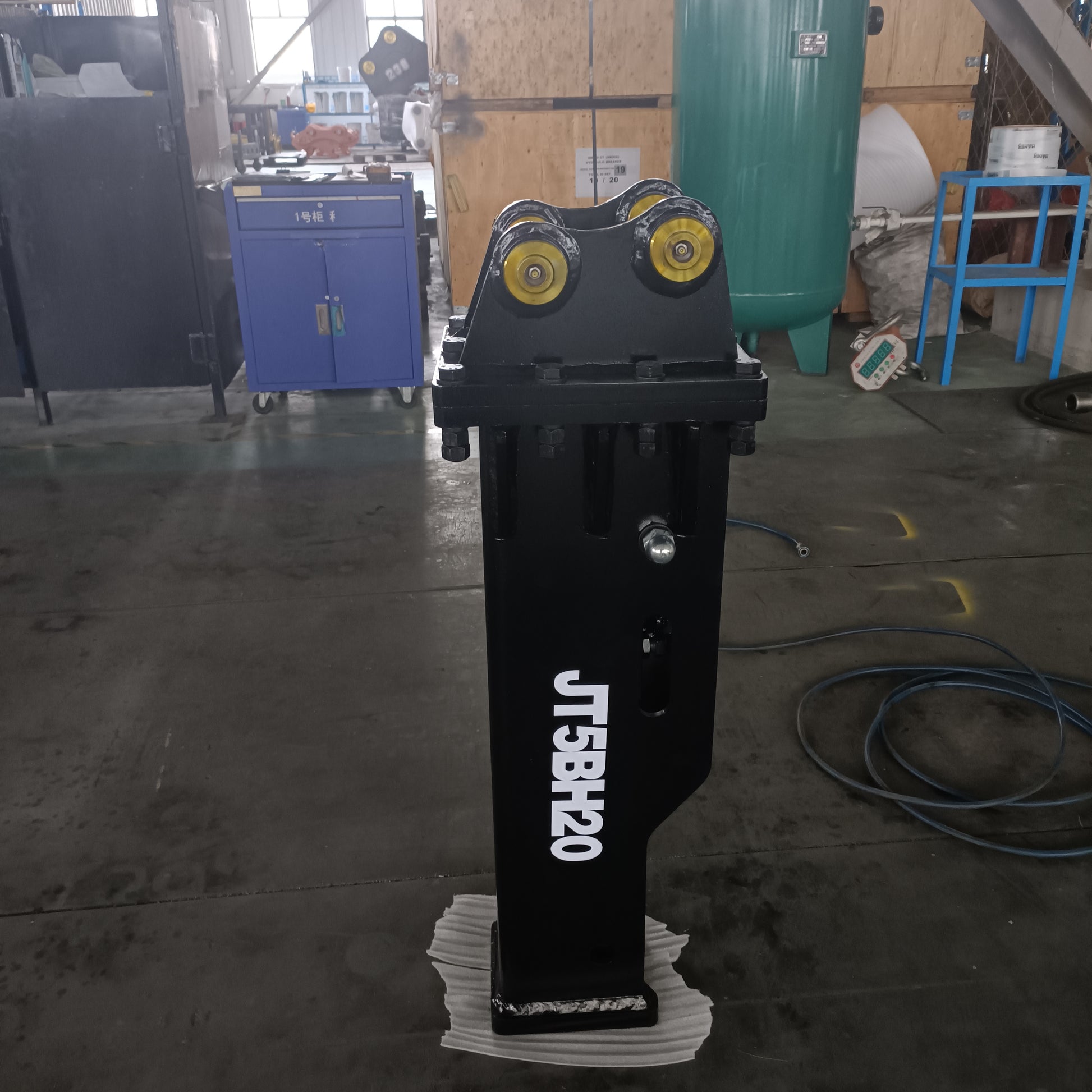 custom excavator hydraulic breaker hammer attachment made in Canada heavy duty construction equipment tool for demolition and rock breaking

