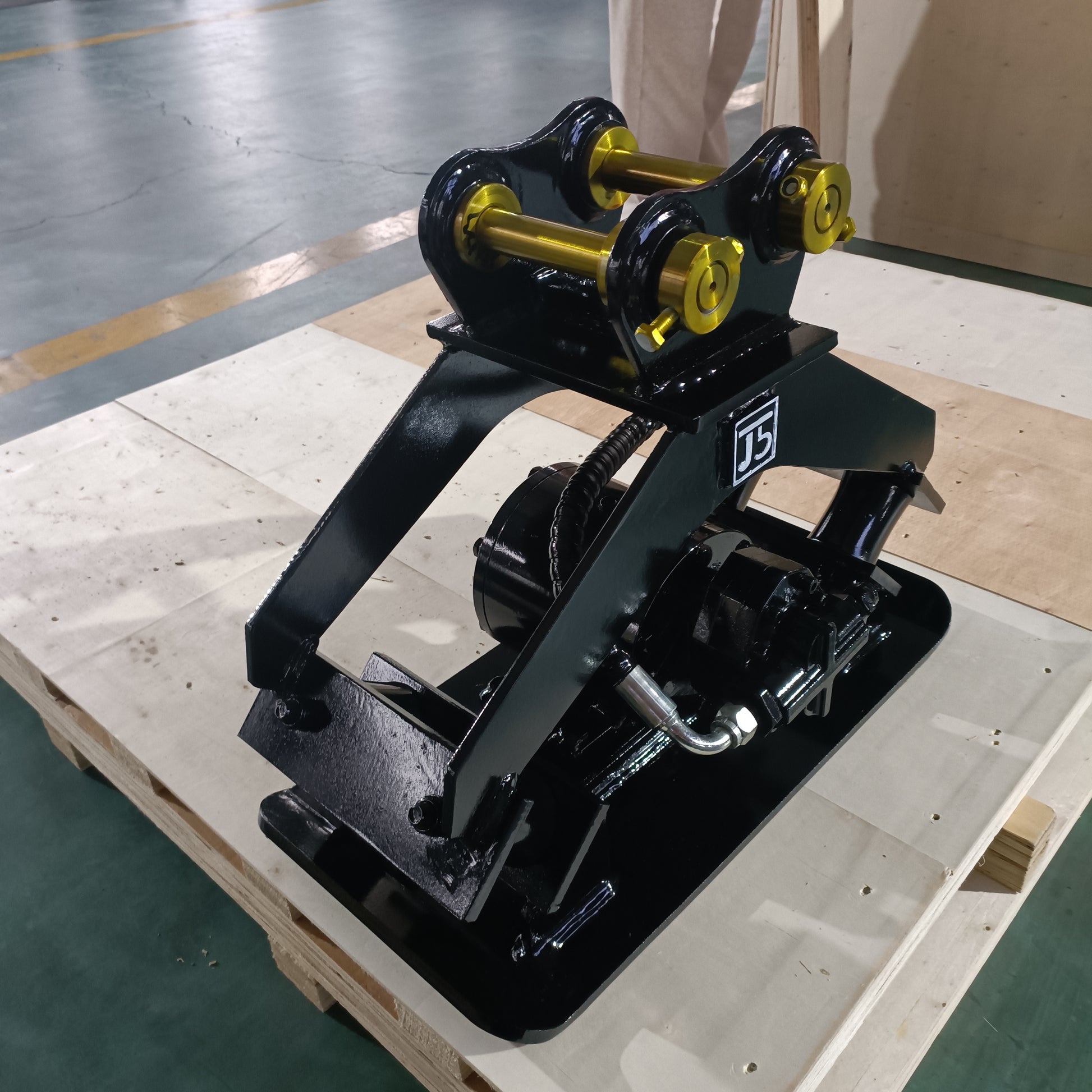 custom excavator hydraulic compactor attachment made in Canada durable heavy duty construction equipment designed for soil and ground compaction
