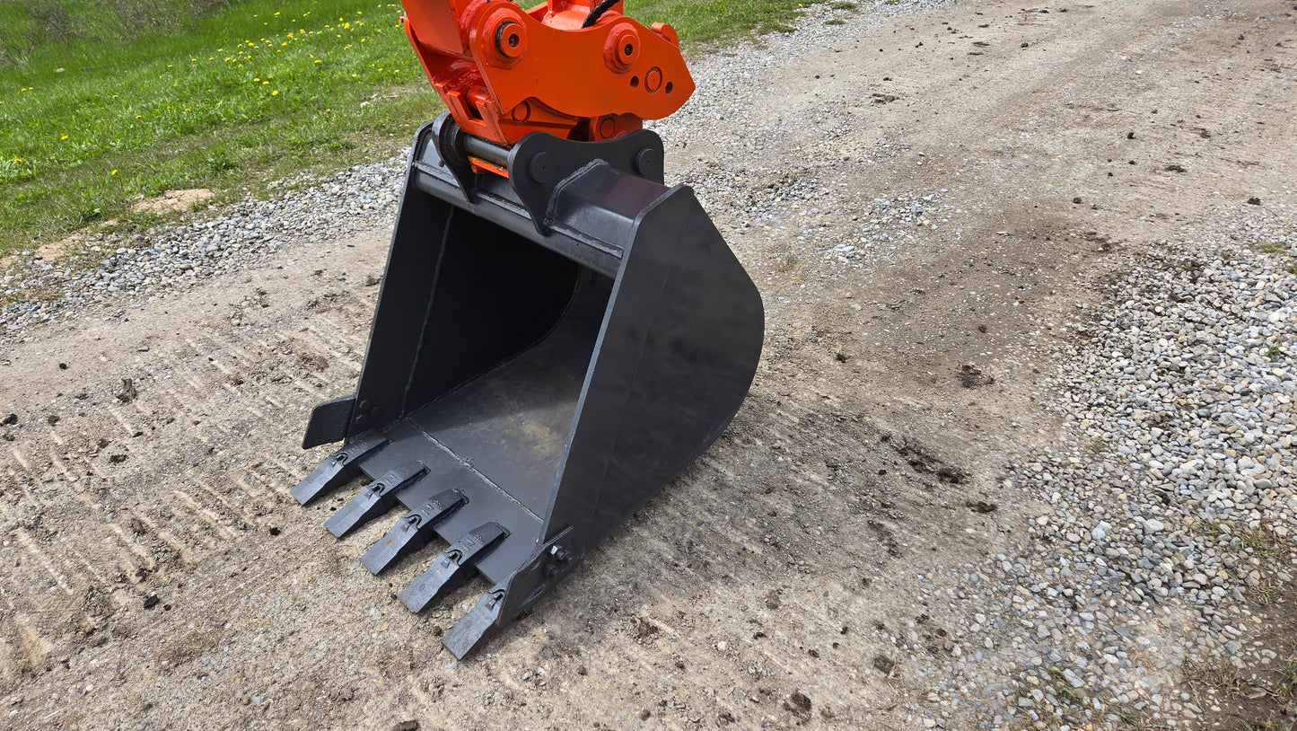 Heavy duty digging bucket of JT5600 6 ton mini excavator with Yanmar diesel engine for sale in Canada, durable compact excavator for construction and trenching