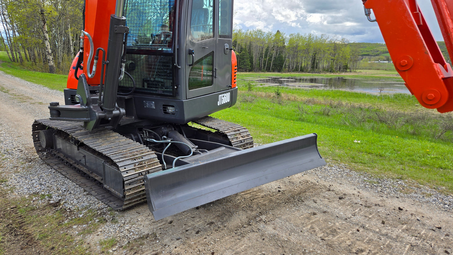 Front dozer blade and track frame of JT5600 6 ton mini excavator with Yanmar diesel engine for sale in Canada, high performance compact construction excavator