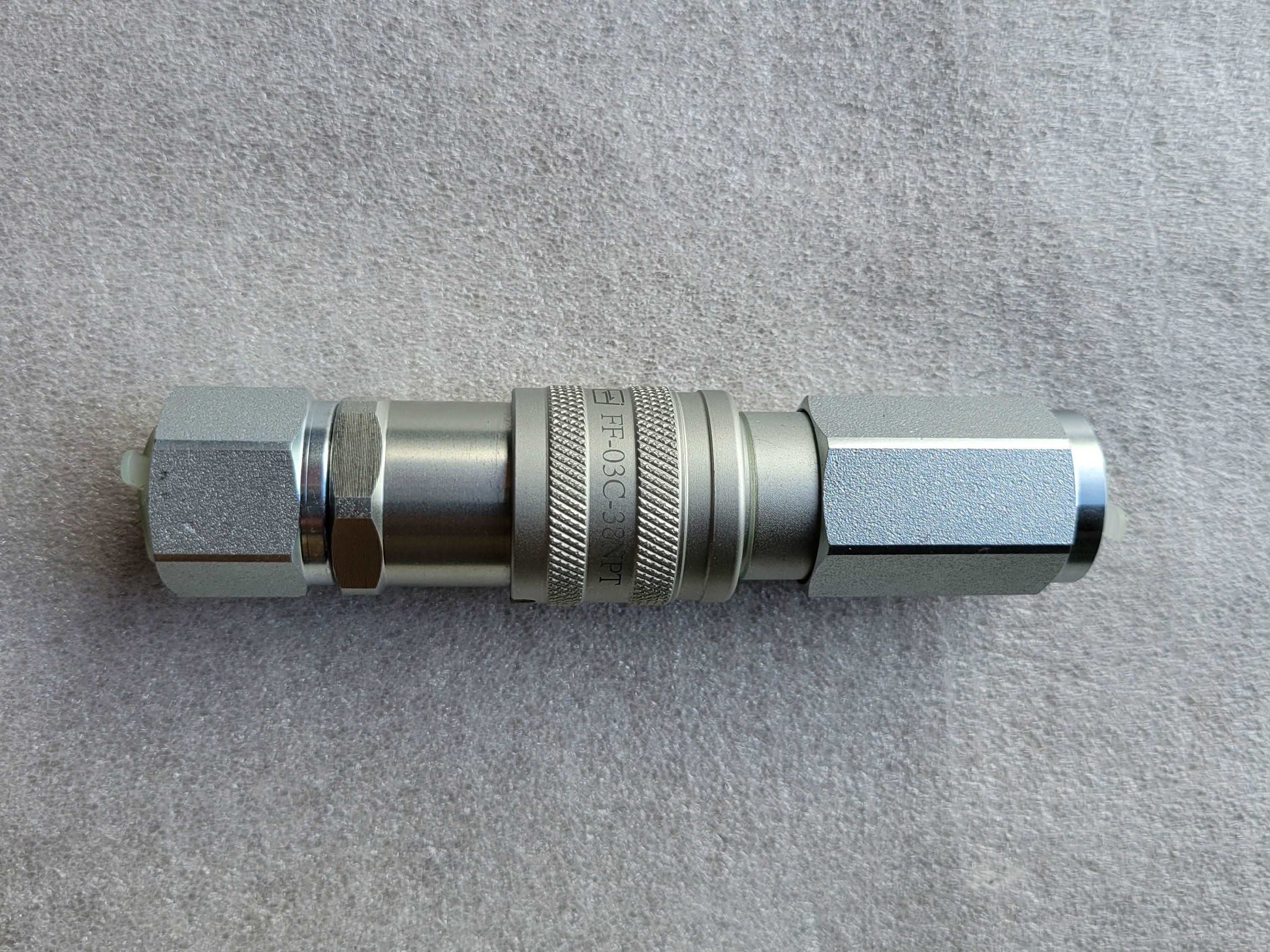 Hydraulic Flat Face Quick Coupler 3/8 NPT for excavators, skid steers and loaders. Stainless steel, ISO16028 compatible, leak-free hydraulic coupler with Parker, Safeway, Stucchi fittings available in Canada for construction equipment.