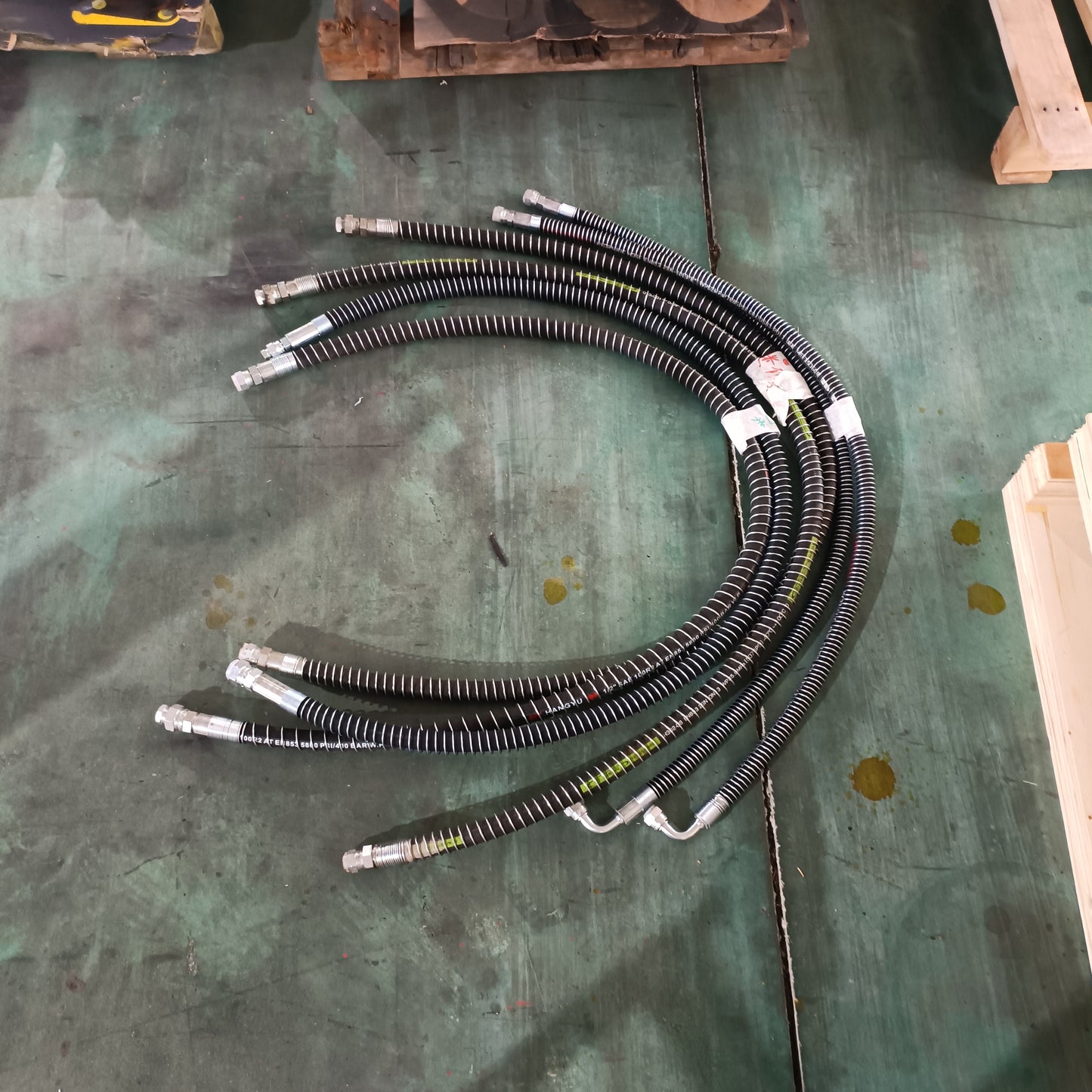 Durable hydraulic hoses for custom excavator attachments made in Canada used in heavy duty hydraulic systems for construction equipment

