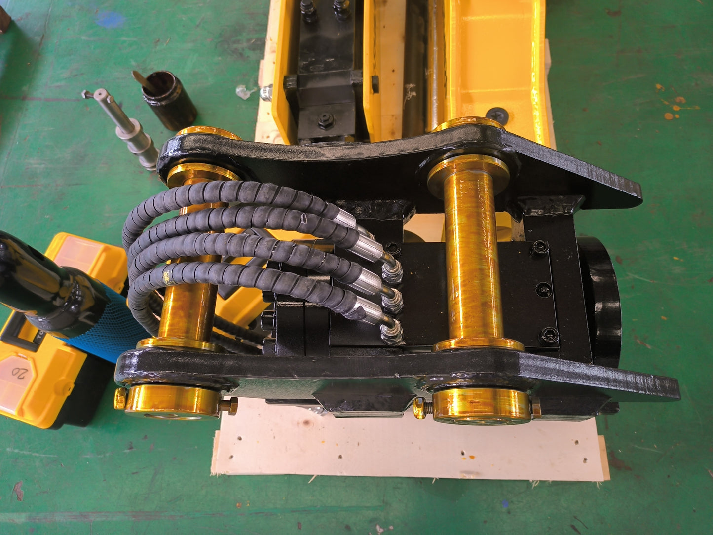 Hydraulic quick hitch coupling system for excavator made in Canada featuring durable hoses and fittings for heavy equipment attachment efficiency


