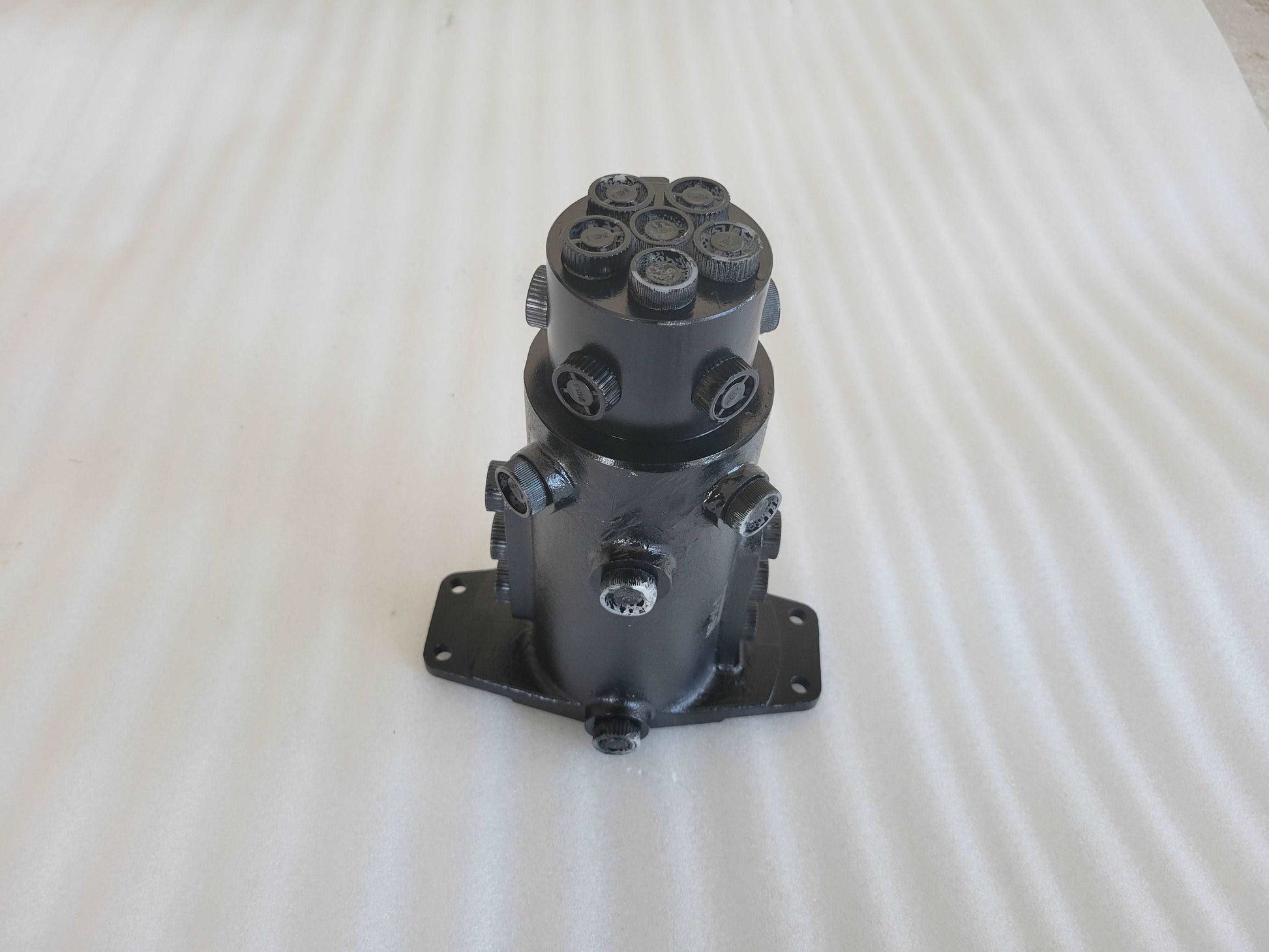 Hydraulic steering valve for excavator loader and construction machinery used in heavy equipment parts and repair across Canada
