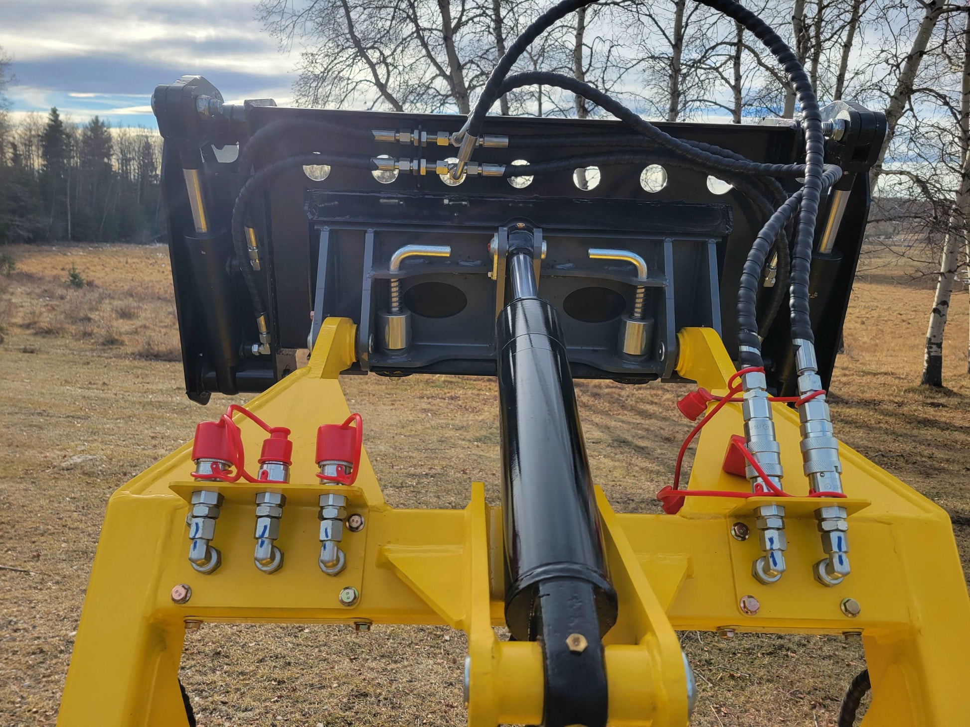 Hydraulic system and attachment close up of tracked mini skid steer 23 HP loader in Canada for compact construction and landscaping use

