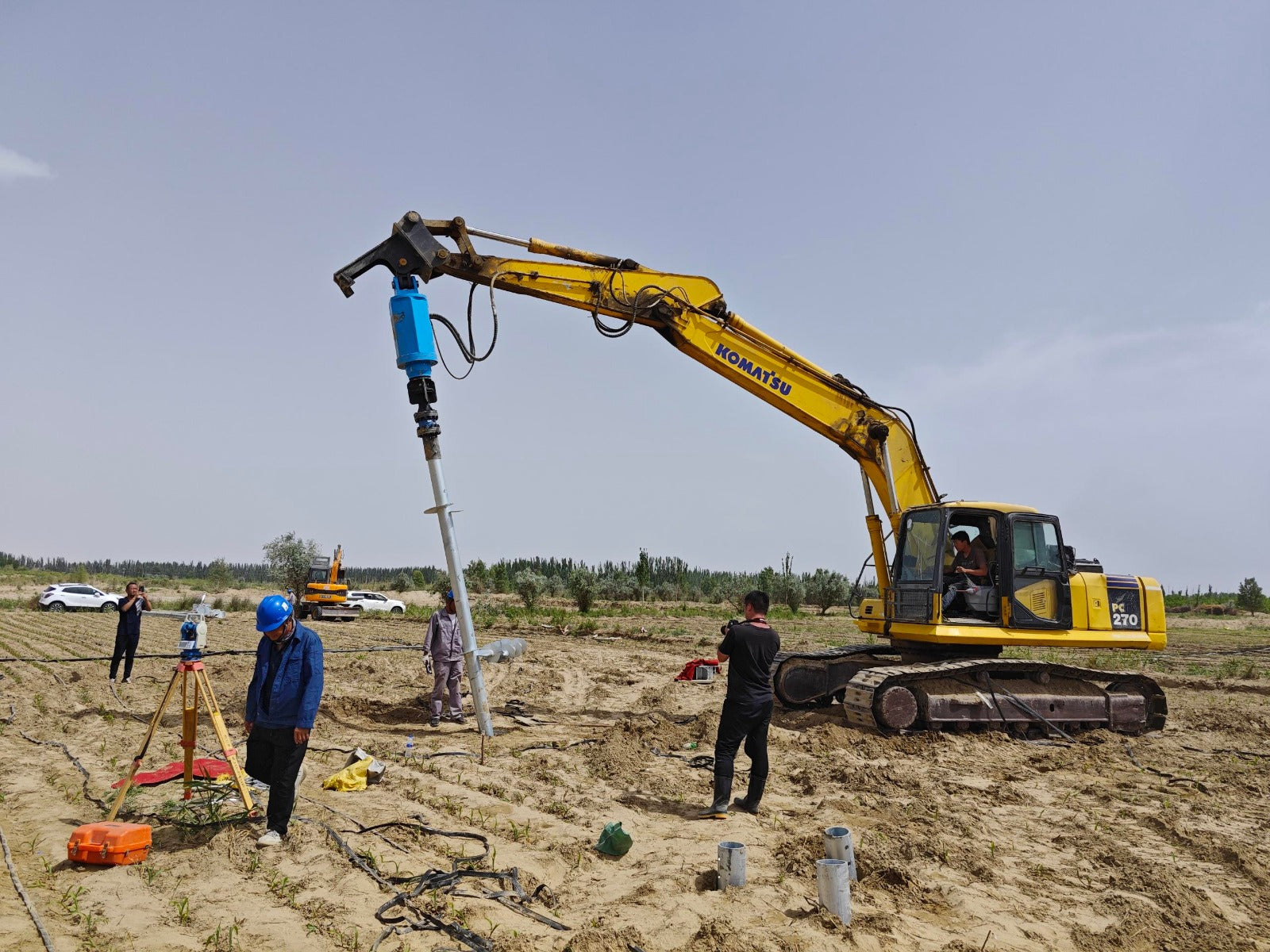 Komatsu PC270 excavator with J5-14000LS Hydraulic Anchor Drive Head installing screw piles | Heavy duty pile driver for solar and foundation construction