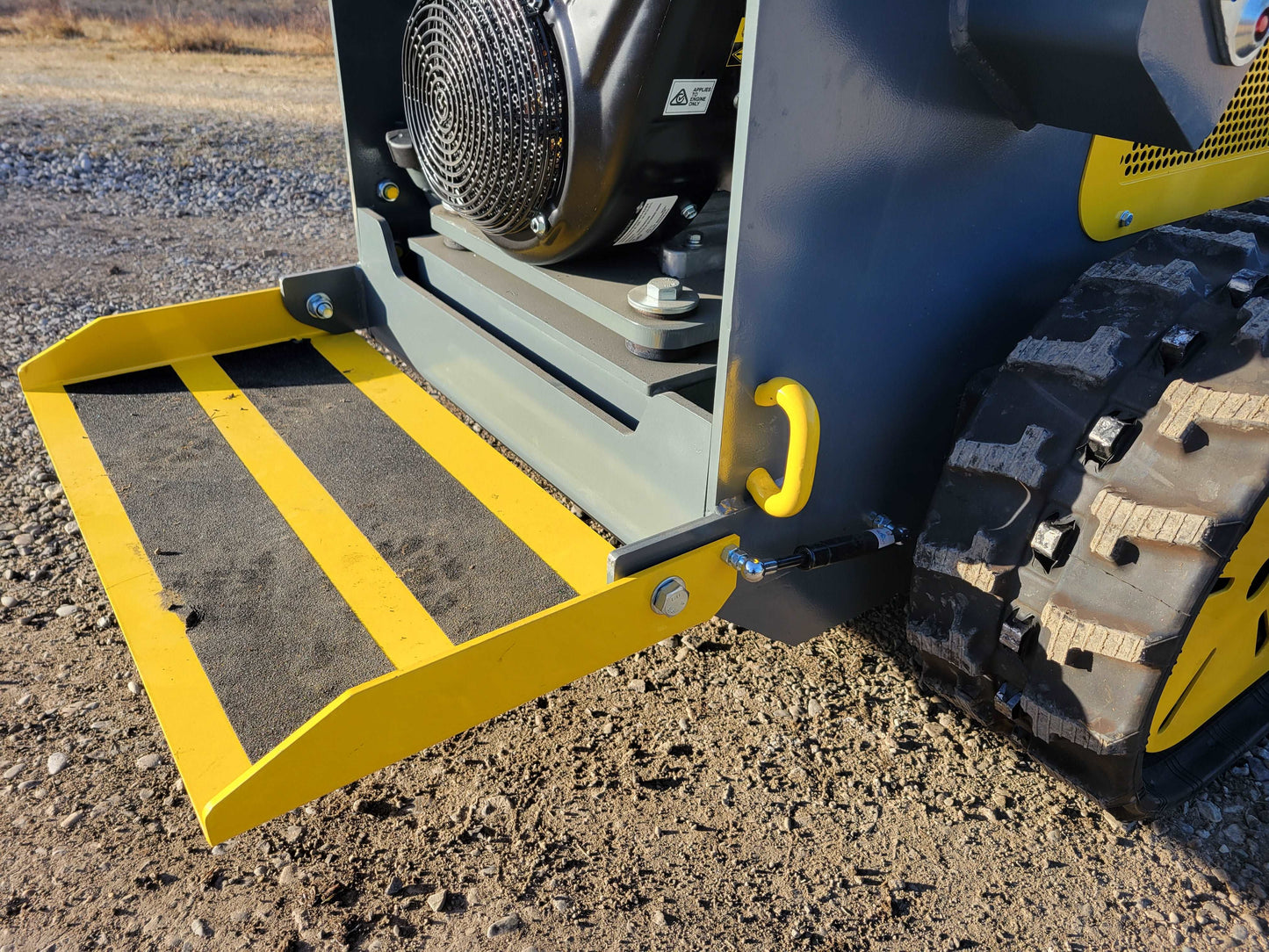 Operator standing platform of JoyT5 JT5SSTM3 mini skid steer | durable tracked skid steer loader with 220kg lifting capacity for landscaping and construction in Canada