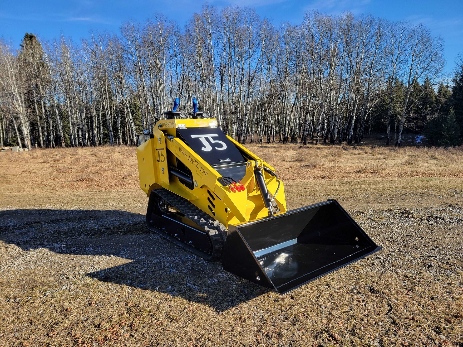 JoyT5 JT5SSTM4 mini tracked skid steer with front bucket, 400kg lifting capacity, compact diesel loader for landscaping and industrial use.