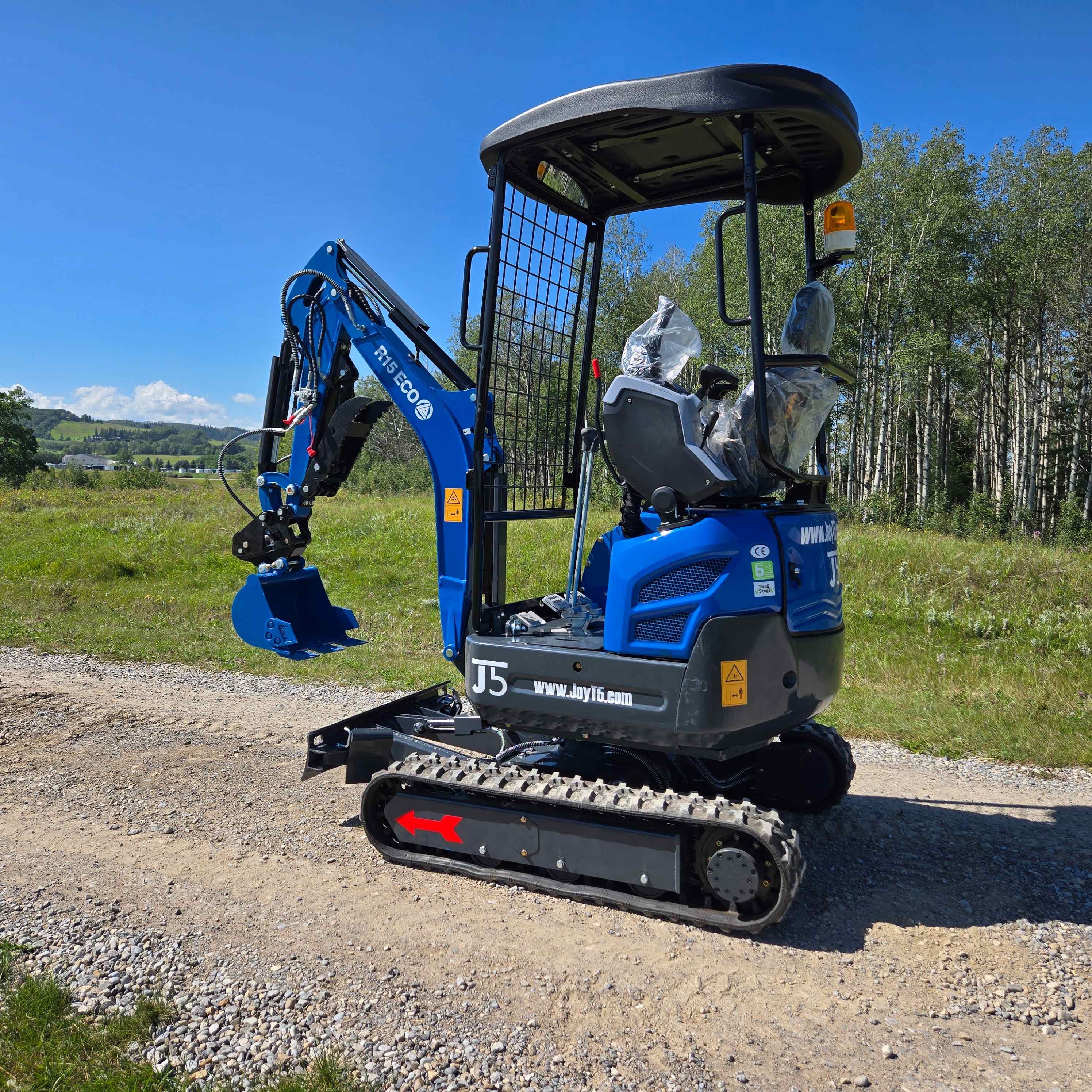JoyT5 Rippa R15 1.5 ton mini excavator for sale in Canada compact digging machine with Kubota D722 engine working on gravel road suitable for landscaping residential construction and tight space digging projects