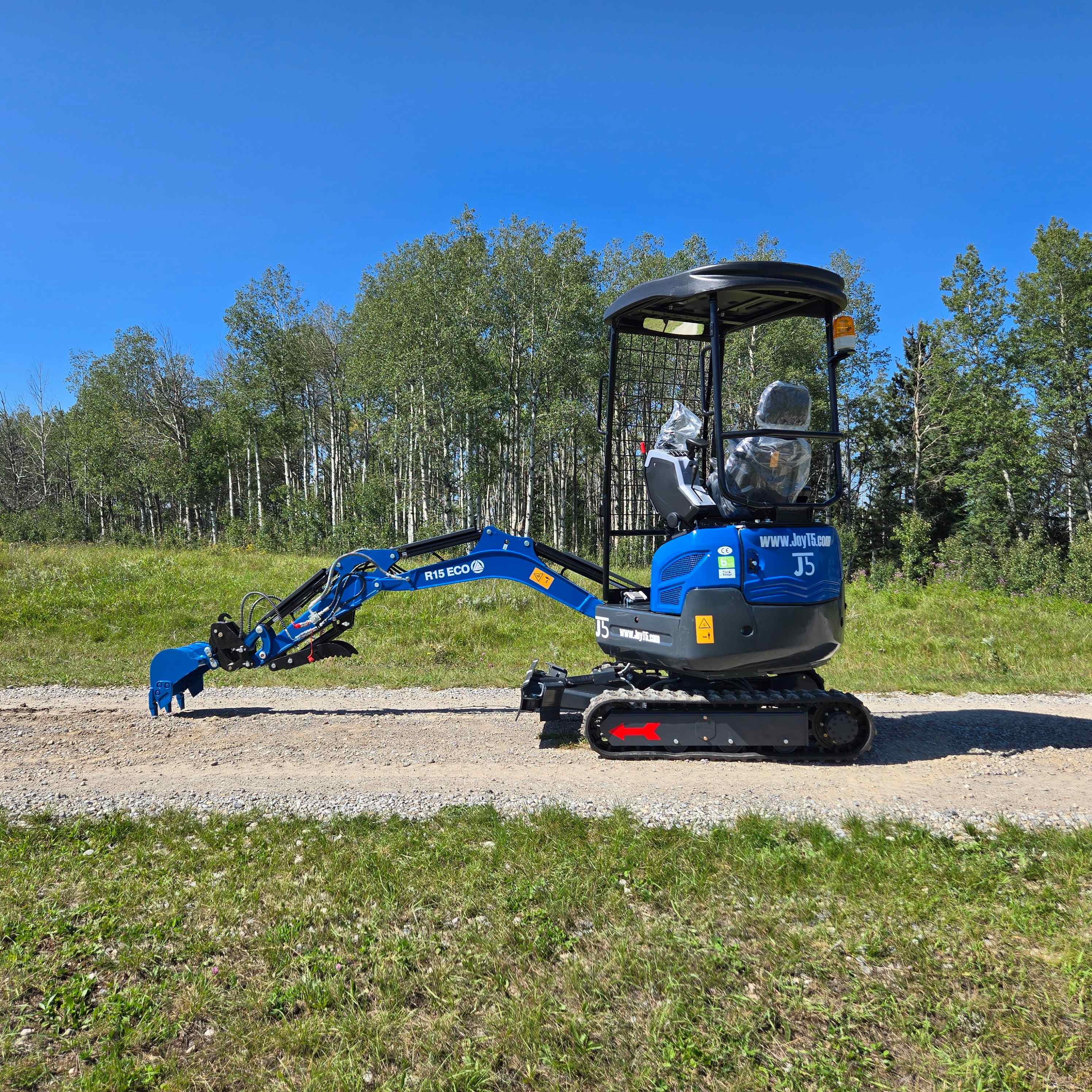 JoyT5 Rippa R15 1.5 ton mini excavator for sale in Canada compact digging machine side view with Kubota D722 engine used for landscaping residential construction and small excavation projects