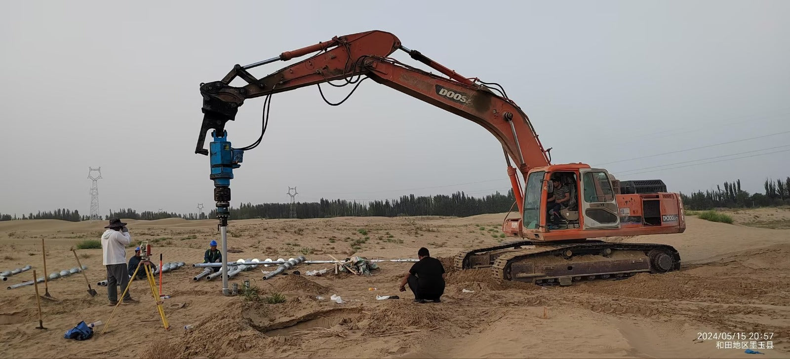 JT5 40000 anchor drive for sale in Canada high torque hydraulic helical pile drive operating on sandy ground during foundation and ground anchor installation

