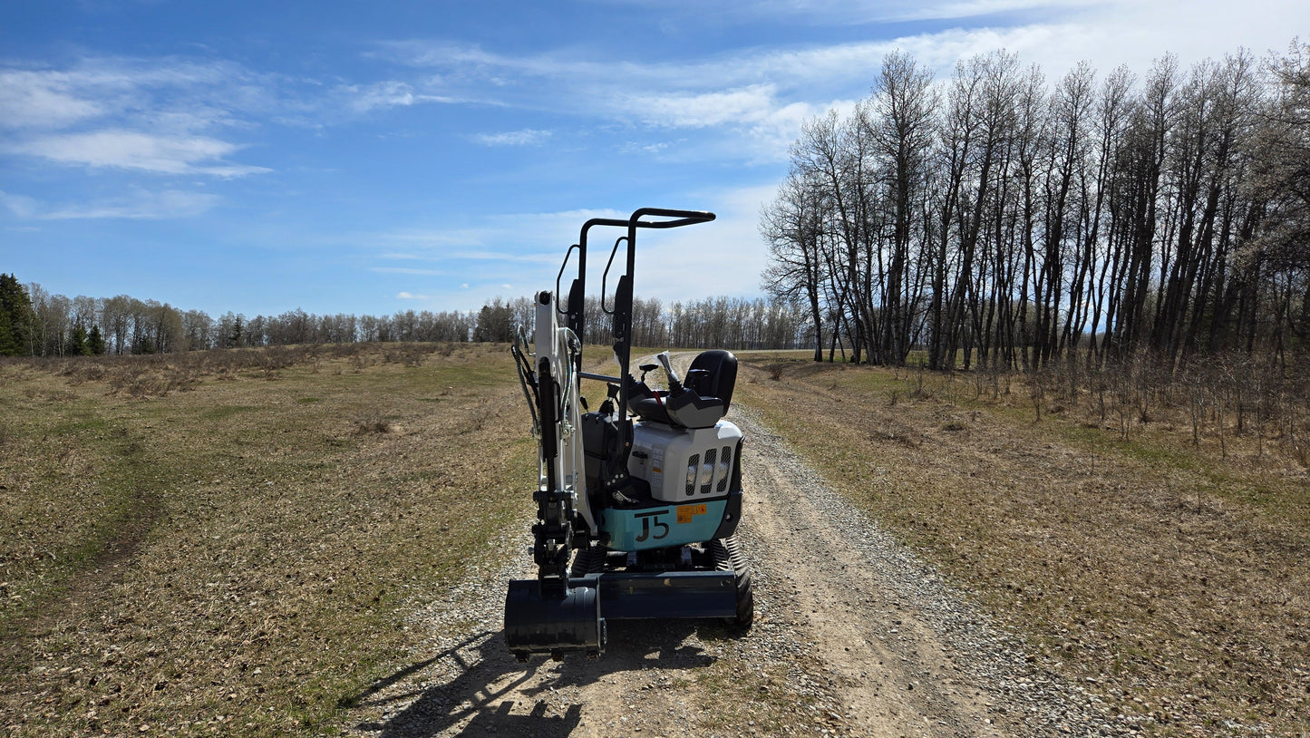 JT5120P 1.2 Ton mini excavator rear straight view with Kubota D722 engine, pilot controls, zero tail design and compact tracks. Ideal for landscaping, trenching, and light construction in Canada and USA.
