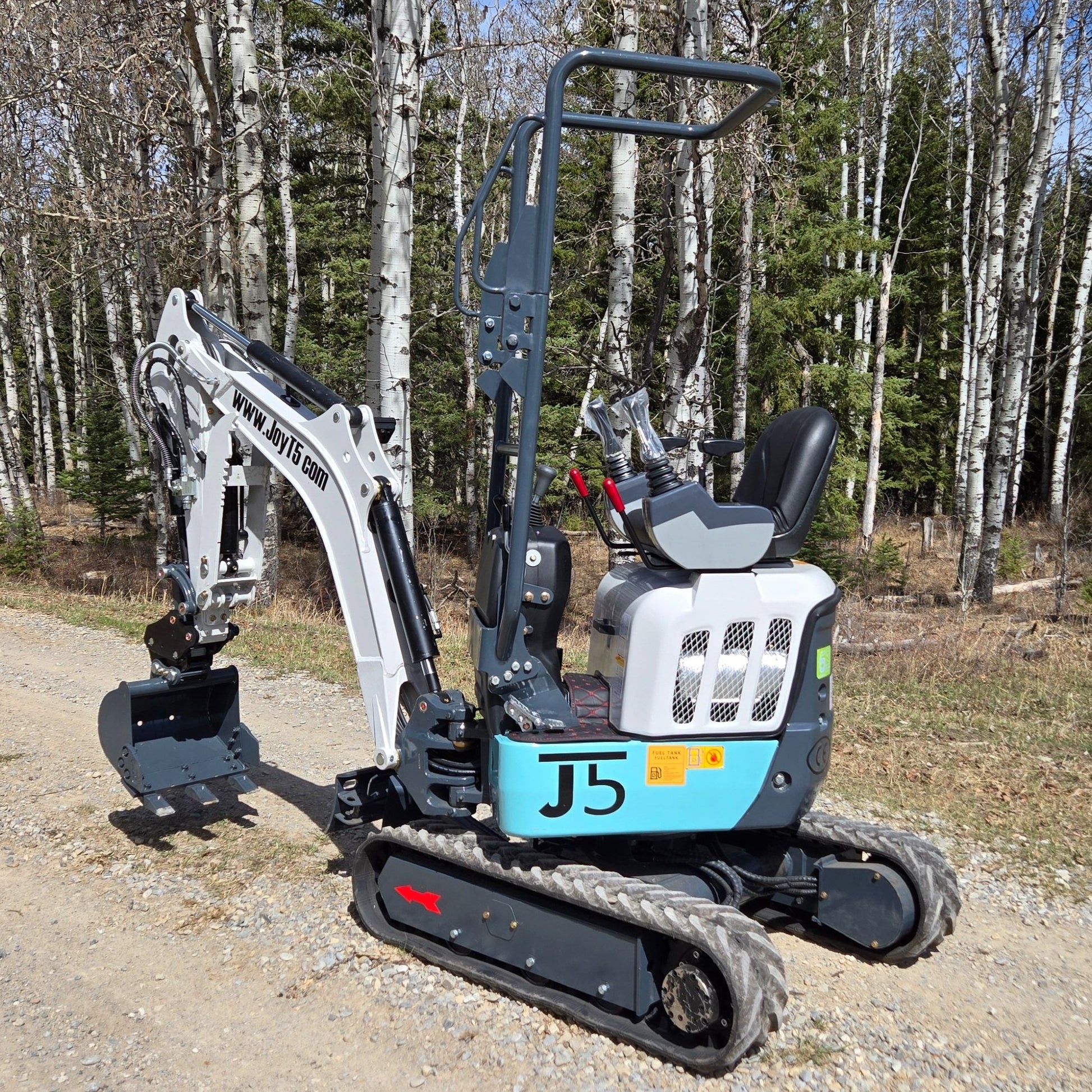 JT5120P 1.2 Ton mini excavator with Kubota D722 engine and pilot controls for sale. Compact zero tail excavator with extendable tracks and side swing boom for tight construction sites in Canada and USA.
