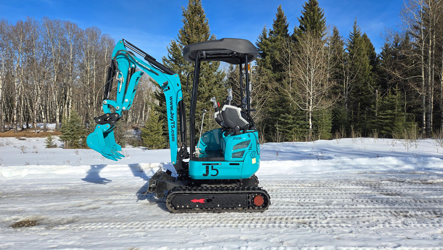 JoyT5 JT5200 2 ton mini excavator side view with Kubota D902 engine, zero-tail design, U-boom, side swing boom and hydraulic thumb. Compact digger for construction and landscaping work in Canada and USA.
