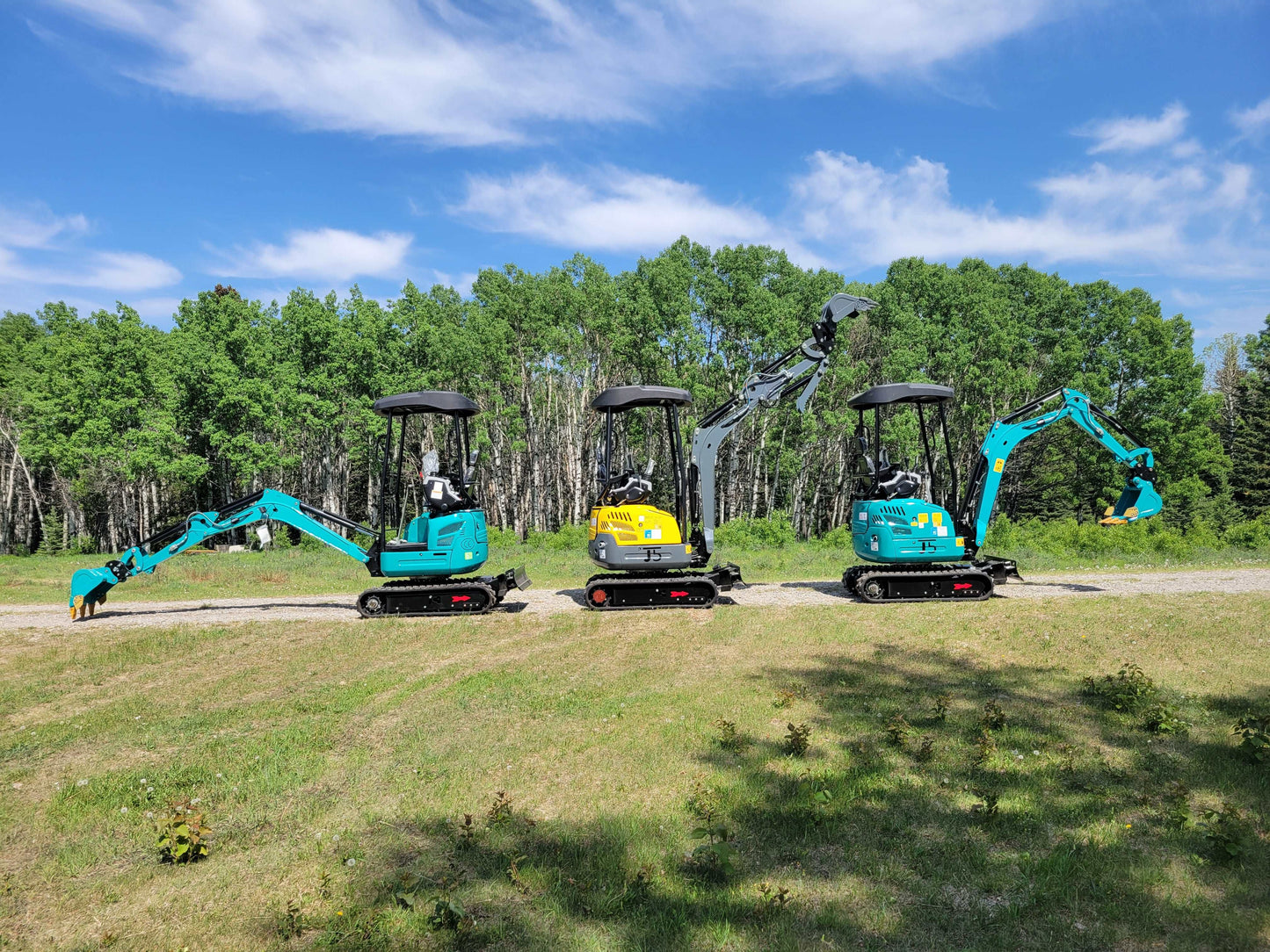 JT5200 2 ton mini excavator for sale by JoyT5 with Kubota D902 engine, lineup of compact diggers showing zero-tail design, U-boom, side swing boom, and hydraulic thumb attachments.
