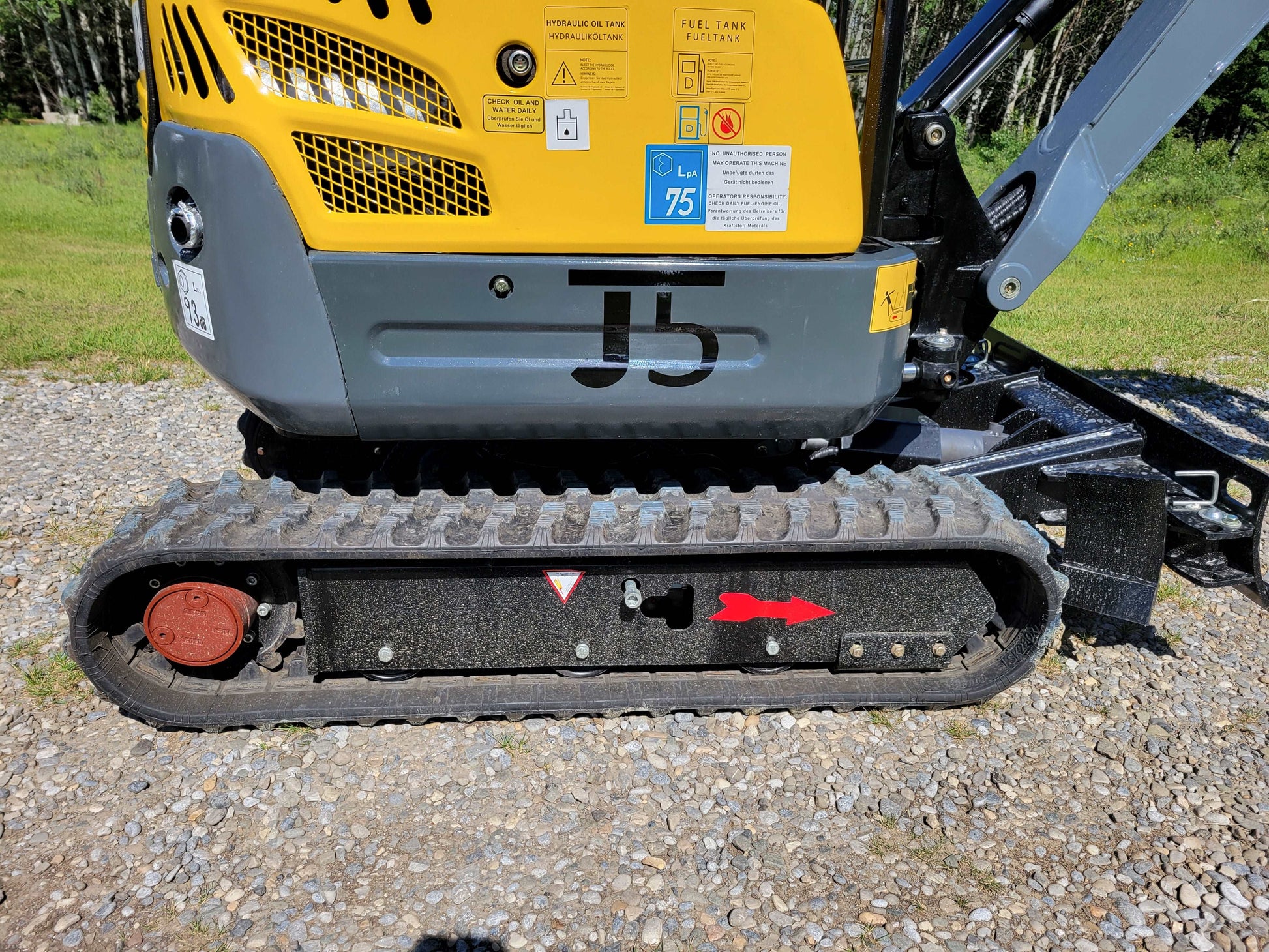 Side view of JoyT5 JT5200 2 ton mini excavator with Kubota D902 engine, showing durable rubber track, extendable undercarriage, and compact zero-tail body design.
