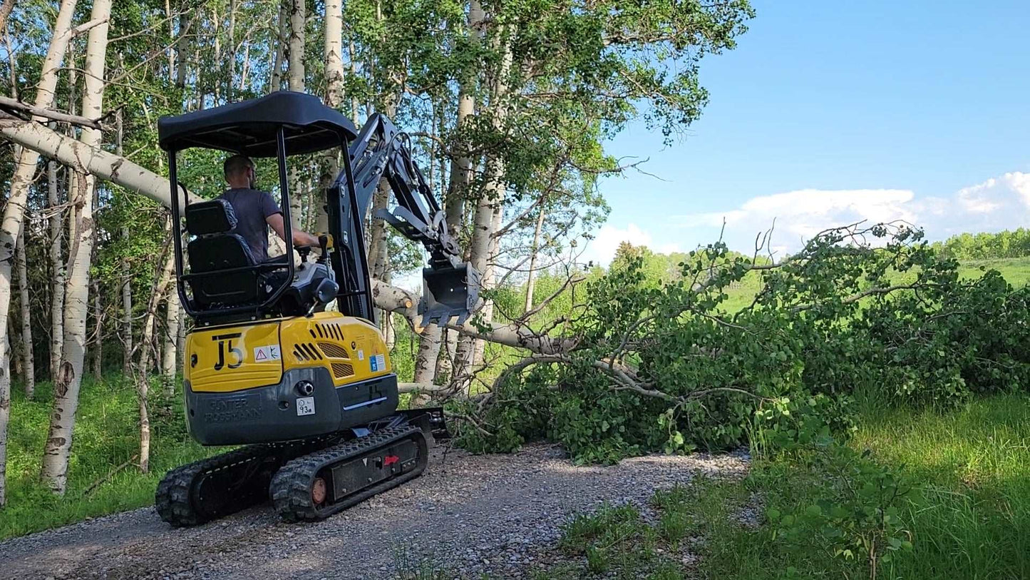 JT5200 2 ton mini excavator for sale with Kubota D902 engine, using hydraulic thumb for tree clearing. JoyT5 compact digger with zero-tail and side swing boom, available in Canada and USA.
