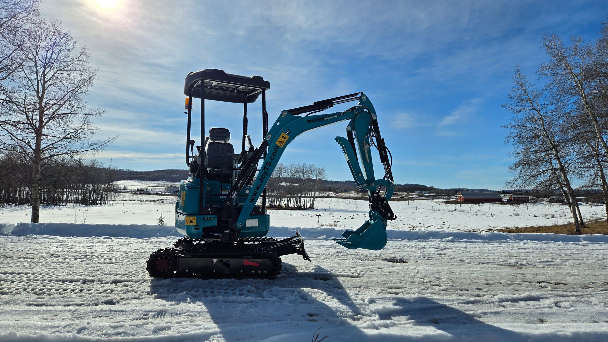 Side profile of JoyT5 JT5200 2 ton mini excavator with bucket extended. Compact Kubota-powered digger for construction, trenching, landscaping, and small-scale earthmoving projects.
