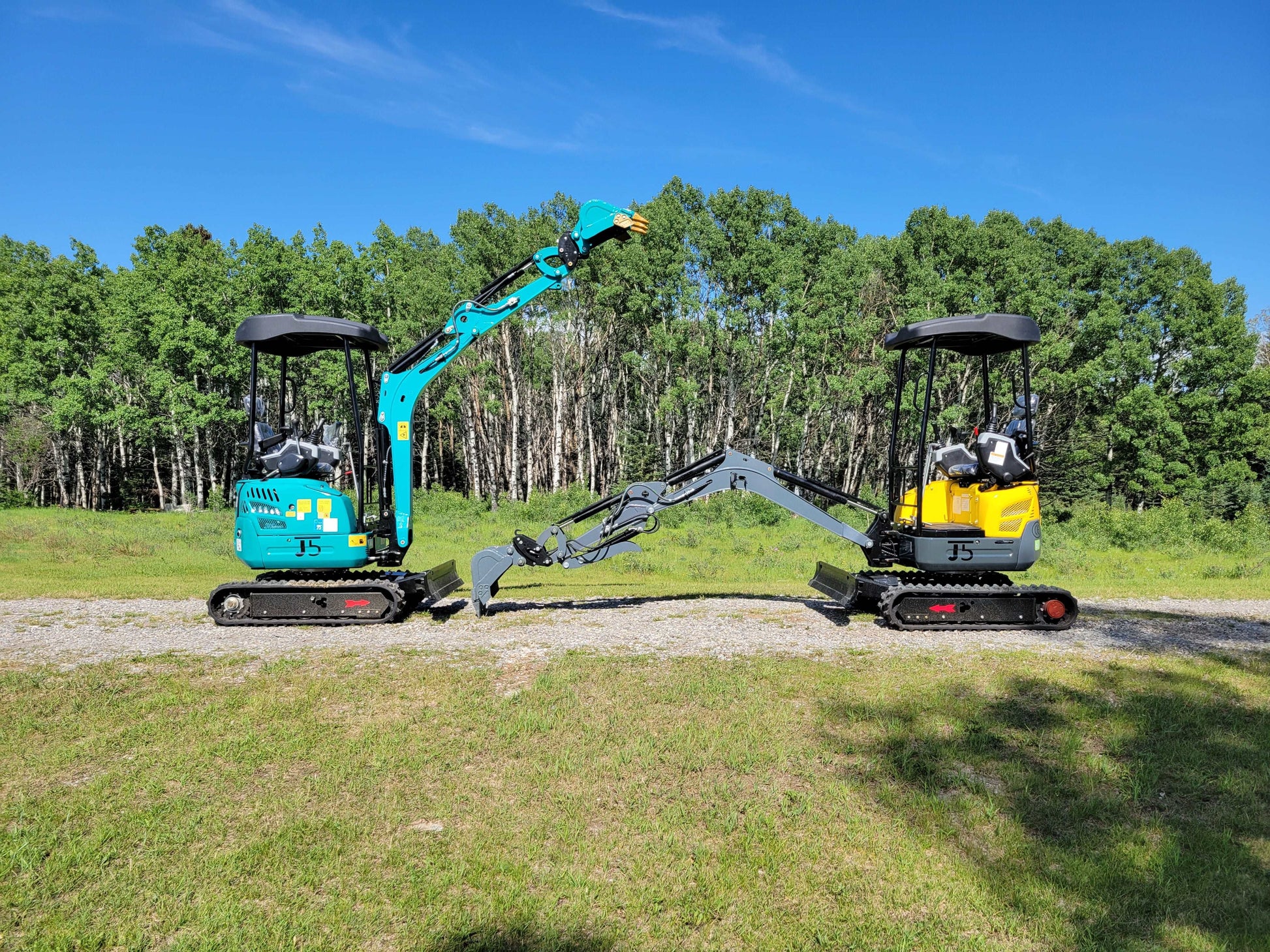 JT5200 mini excavators in blue and yellow color options side by side, showing different boom positions and digging range.
