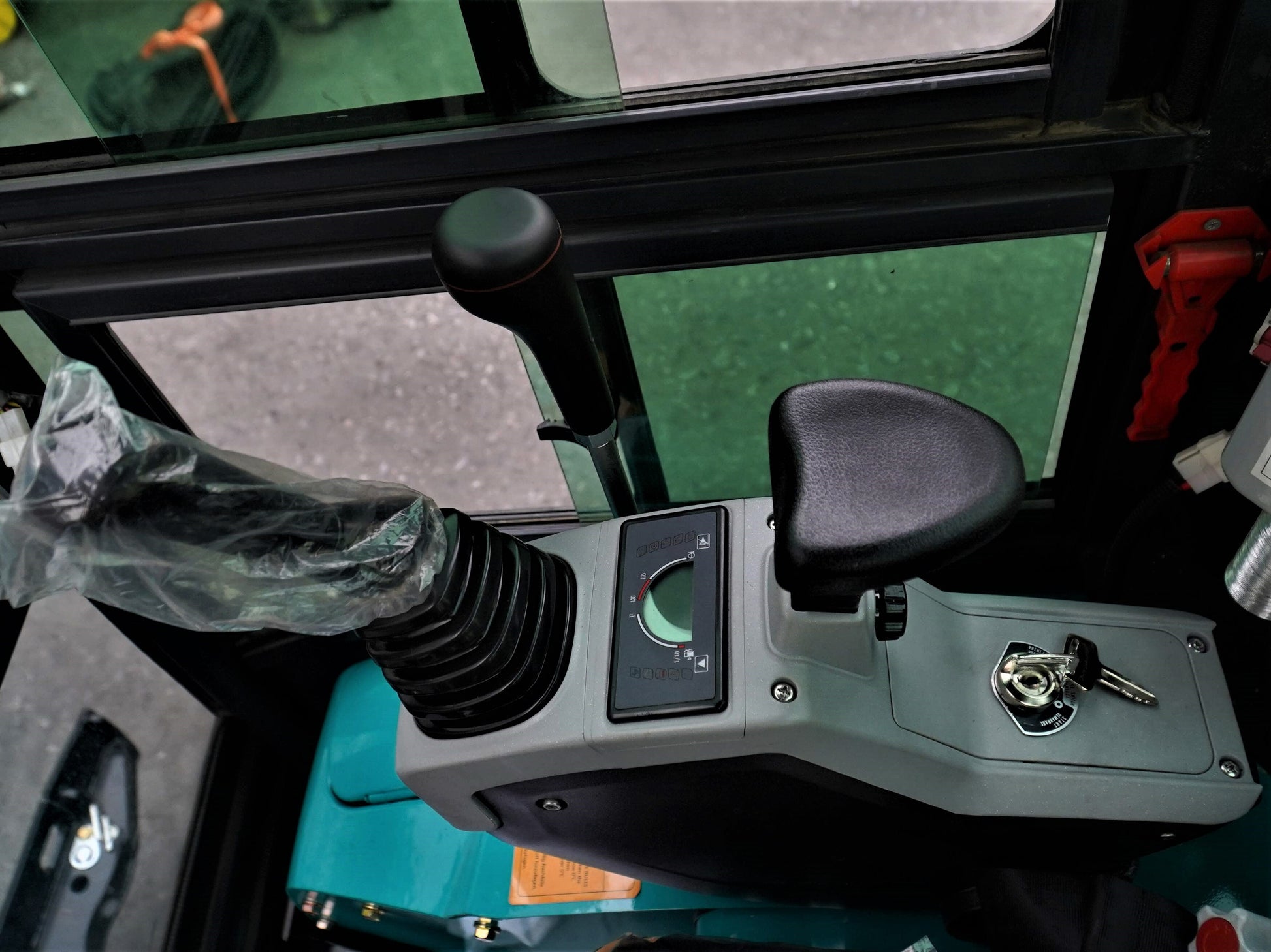 JT5200 2 Ton Mini Excavator cabin controls with ignition key, hydraulic joystick, and operator-friendly control lever for efficient operation.